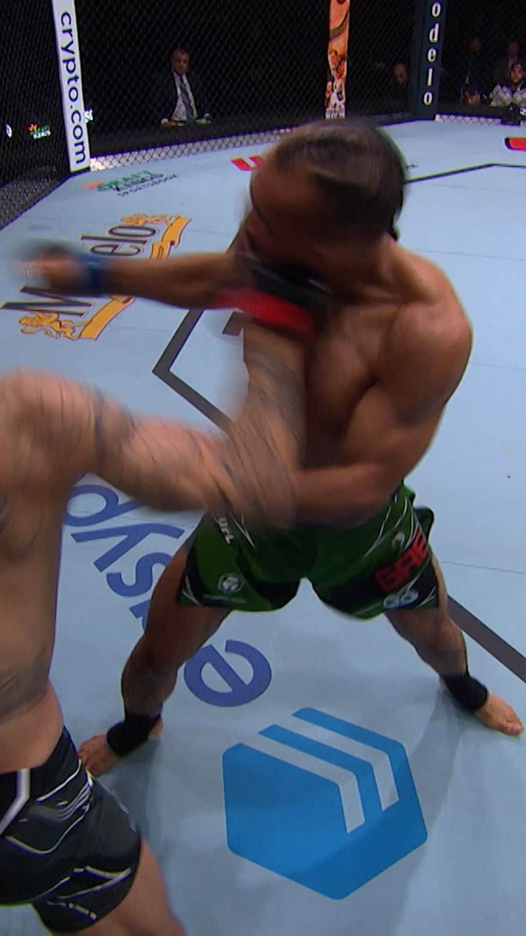 UFCのインスタグラム：「Watch a full fight in 14 seconds 👊  @BryanBattle68 returns this weekend at #UFCVegas79!」