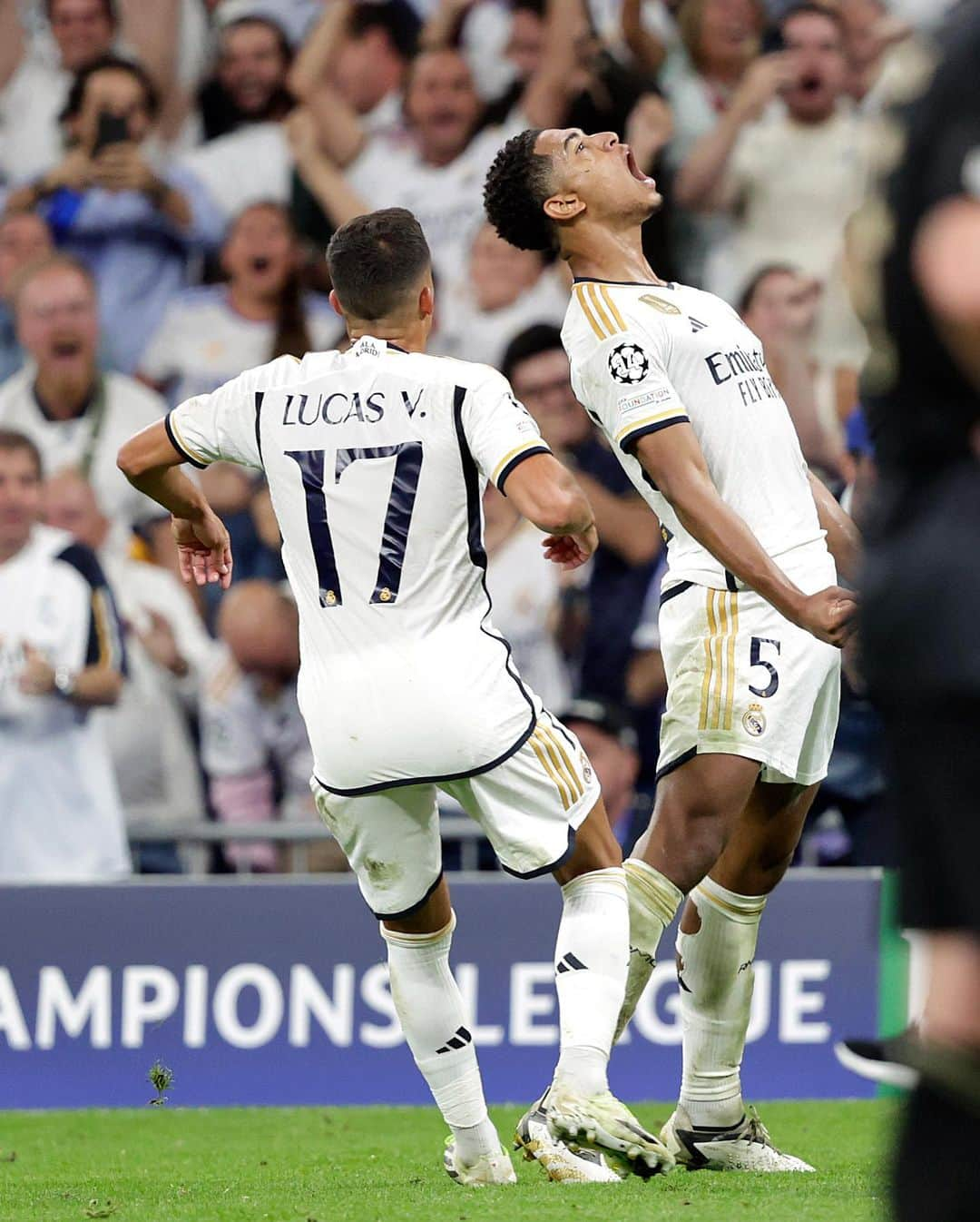 ルーカス・バスケスさんのインスタグラム写真 - (ルーカス・バスケスInstagram)「La magia del Bernabéu 🪄 @realmadrid  #HalaMadrid #ChampionsLeague」9月21日 4時34分 - lucasvazquez91