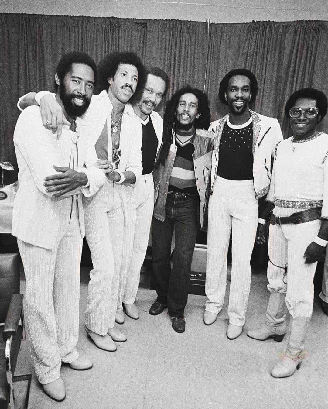 ボブ・マーリーさんのインスタグラム写真 - (ボブ・マーリーInstagram)「On this day in 1980, Bob Marley & The Wailers closed out a two-night, sold out run with @thecommodores at Madison Square Garden in #NYC during the U.S. leg of the Uprising tour. #todayinbobslife  📖 see & learn about more iconic, and lesser known, moments from Bob’s life in our #PortraitOfTheLegend official Bob Marley photo book—featuring rare & unseen images, personal interviews, stories and more! Pick up a copy of this special piece of Bob Marley memorabilia at the link in story.  #bobmarley #bandphotos #todayinhistory #sept20 #1980 #reggae #newyork #newyorkcity #commodores #msg #madisonsquaregarden」9月21日 4時39分 - bobmarley