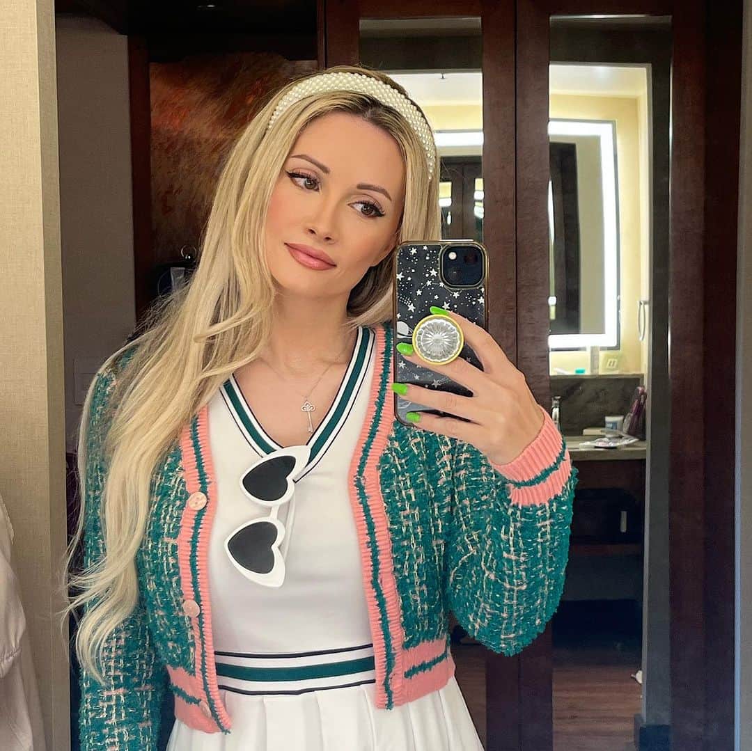 のインスタグラム：「Grand Californian Sleepover ✨✨」