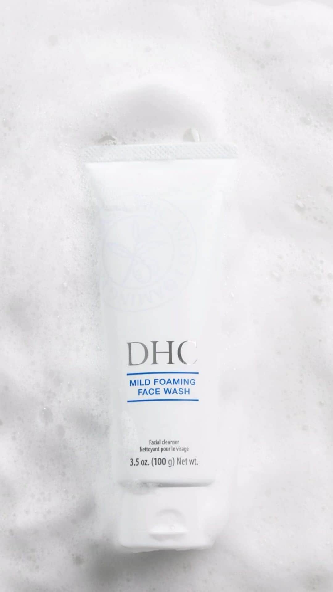 DHC Skincareのインスタグラム：「Mild Foaming Face Wash is a crowd-pleaser 💦 It hydrates and helps protect skin’s natural moisture barrier 🤗 Washes away quickly, without any residue ✨ Leaves skin feeling soft and smooth ⠀⠀⠀⠀⠀⠀⠀⠀⠀ See for yourself what all the hype is about 💙」
