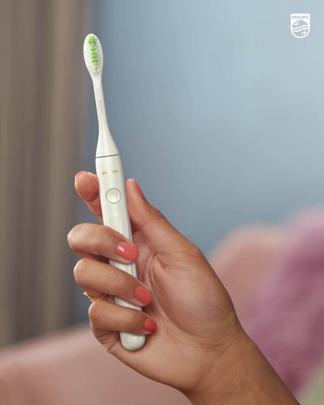 Philips Sonicareのインスタグラム：「Your brushing routine, made easier with Philips One by Sonicare’s 2-minute timer – the exact amount of time your dentist wants you to brush! 🙌   During these 2 minutes do you: listen to music, scroll on your phone, meditate, space out? Tell us below in the comments!   #PhilipsSonicare #HealthTips」