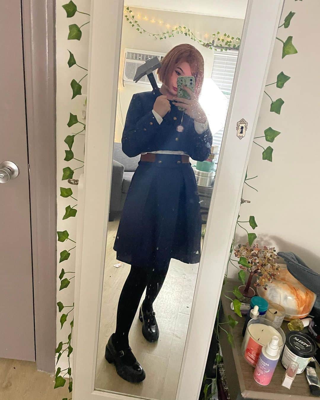 レベッカのインスタグラム：「🔨🔨🔨 • • •  #cosplay #anime #jjk #jjkcosplay #jujutsukaisen #jujutsukaisencosplay #nobara #nobaracosplay #nobarakugisaki #nobarakugisakicosplay」