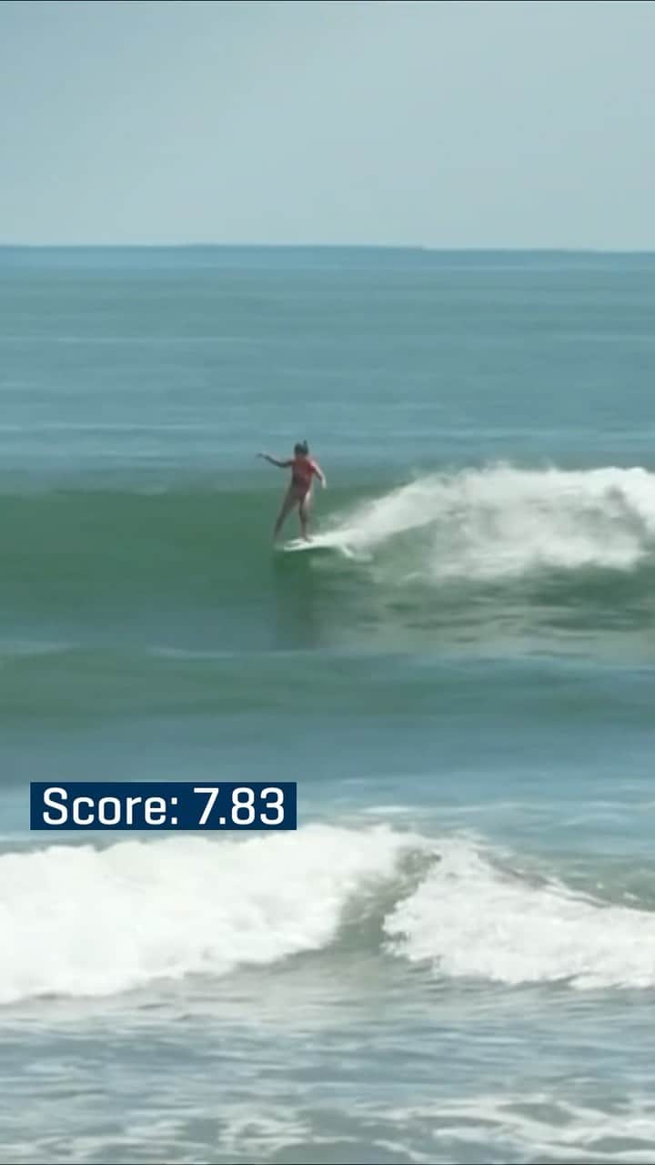 世界プロサーフィン連盟（WSL）のインスタグラム：「@chloecalmon seems to be enjoying herself here in El Salvador! 😎  Watch the @surfcity #ElSalvadorLongboardClassic LIVE on worldsurfleague.com. @corona」