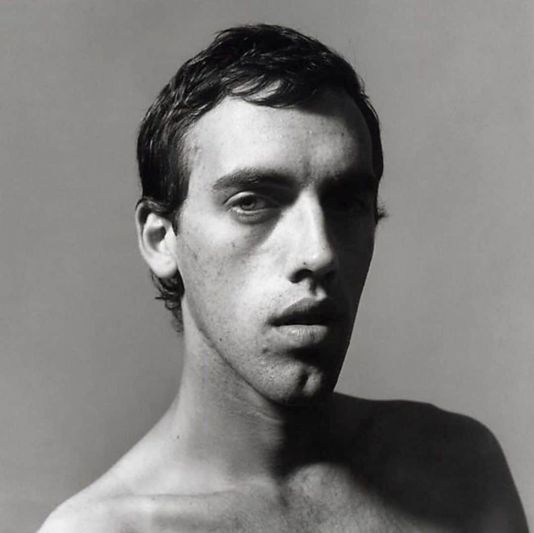 トームさんのインスタグラム写真 - (トームInstagram)「#DavidWojnarowicz was in a band!!!   In 1980, Wojnarowicz, then in his mid-20s, worked as a busboy in Danceteria on West 37th street – a Downtown four-storey nightclub later immortalised by Madonna in her 1985 film Desperately Seeking Susan. During his stint at the club, Wojnarowicz formed a band with a few of his Danceteria colleagues, taking the name 3 Teens Kill 4 from the poet Max Blagg, who reappropriated the menacing phrase from one of the New York Times’s gratuitous, sensational headlines.   Emerging from the post-punk scene, 3 Teens Kill 4 epitomised the ethos and sound of pre-gentrification New York City in an era of high street crime, a noisescape beautifully characterised by Carlo McCormick in Artforum as: “too slippery for language and better conveyed in the furtive, desperate gestures of absurd and random sonic violence.”   Along with Wojnarowicz, the band were made up of Brian Butterick, Jesse Hultberg, Doug Bressler, and Julie Hair (later to be joined by William Gerstel in 1984). From the start, they eschewed the traditional lead singer-centric line-up for a multi-vocalist arrangement which also incorporated live spoken word and various found noises and audio captured with a tape recorder, and their sound evolved rapidly into a composite horrorshow encapsulating the ambience of the city from which it came.   At odds with the guitar bands of the post-punk scene, 3TK4’s sound was more defiantly experimental and low tech than most of their contemporaries. Instead, they seem to synthesise the singular style of Talking Heads with a more nightmarish, discordant Suicide. Relying predominantly on a Korg rhythm machine and a Casio drum accompanied by Hultberg’s desolate bass sounds, the band’s performances involved passing various instruments, toys, tape recorders, a microphone sewed into a glove, and, mysteriously, a can of Baked Beans being passed between band members on stage. Wojnarowicz often played toy instruments, not just as a punk rejection of virtuosity and a nod to the DIY zeitgeist, but also because he’d never learned to play anything.  @dazed」9月21日 5時01分 - tomenyc