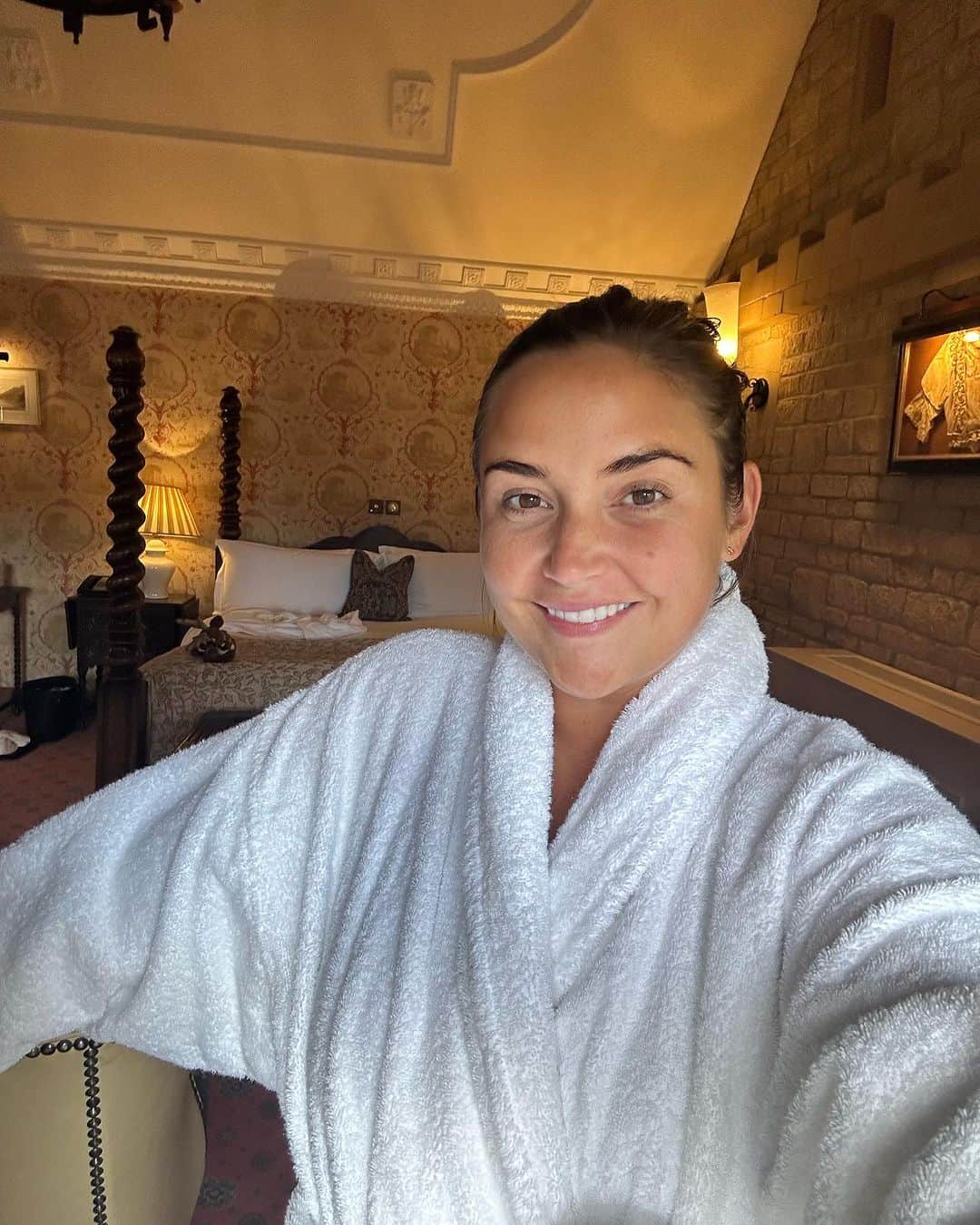 ジャクリーン・ジョッサのインスタグラム：「Mentally I’m in a spa.」