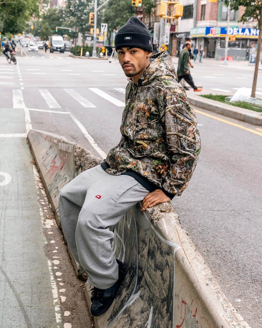 エフティーシーのインスタグラム：「FTC Washed Canvas Hooded Jacket Releasing Online Tomorrow Thursday 9/21 at 10AM PST 🌆 Photos by @ando_______________ #ftc #ftcskateboarding #forthecity #ftcsanfrancisco #ftcjp #ftctokyo #ftcnagoya #ftcosaka #ftcnewyork #ftcautumnwinter23」