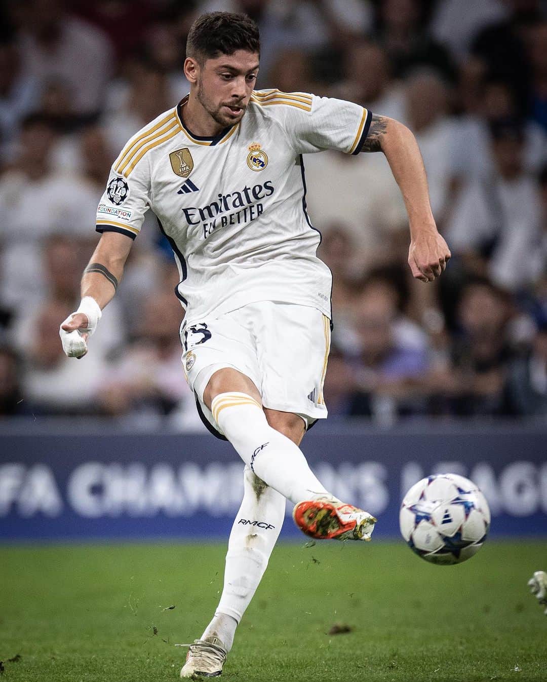 のインスタグラム：「Hasta el final ⚔️⚔️  #HalaMadrid 🤍」