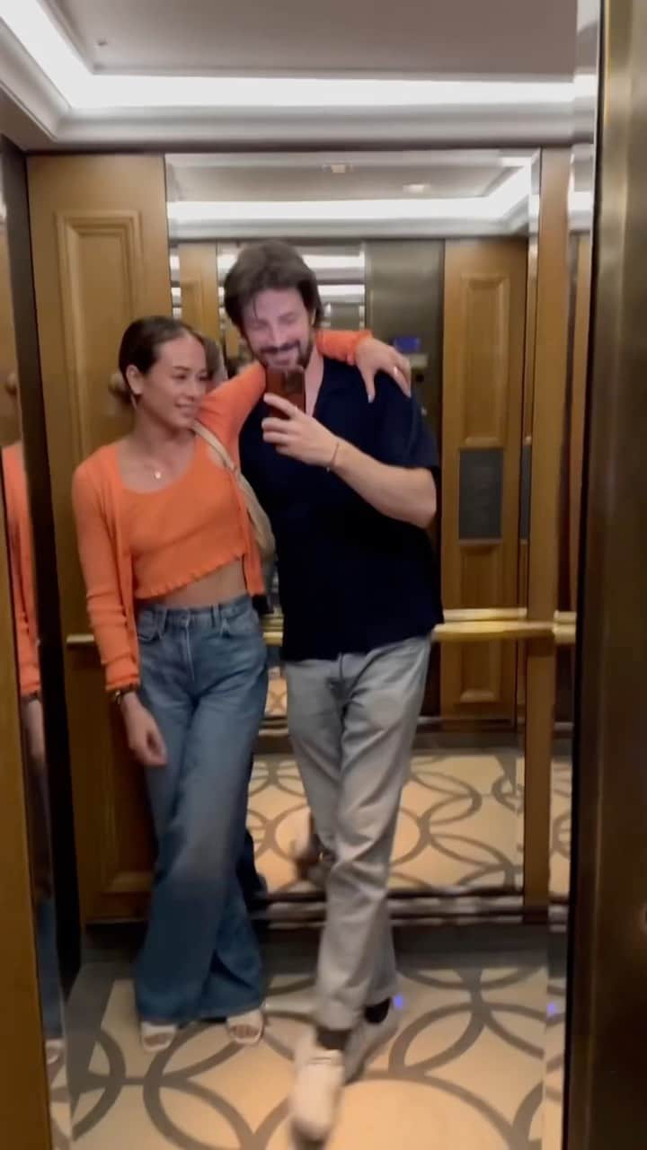 グラント・ガスティンのインスタグラム：「our first trip without Juni trying to remember life without responsibilities 👆🏼🤟🏽」