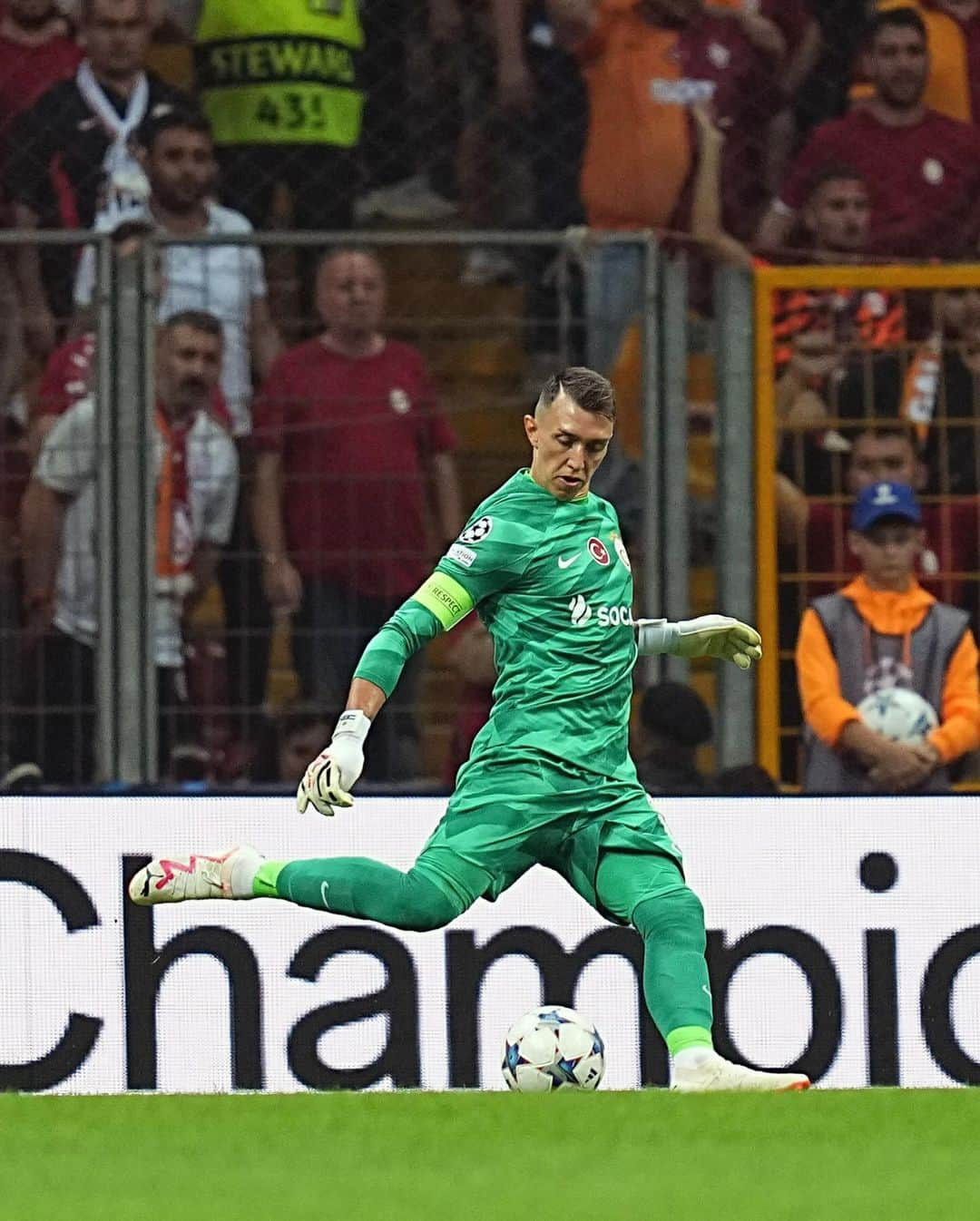 フェルナンド・ムスレラさんのインスタグラム写真 - (フェルナンド・ムスレラInstagram)「Three years later, it feels so good to experience this @championsleague atmosphere again. RAMS Park was on 🔥 An important recovery at the end of the match but it wasn’t enough for the win. We continue together on this journey where we need total focus. Thank you!  Tres años después, que bueno es volver a sentir esta atmósfera de la @championsleague. RAMS Park estaba en 🔥 Una importante recuperación al final del partido, pero no fue suficiente para la victoria. Continuamos juntos y necesitamos un enfoque total para los próximos desafíos. Gracias!  #GSvKOP #UCL」9月21日 5時35分 - muslera