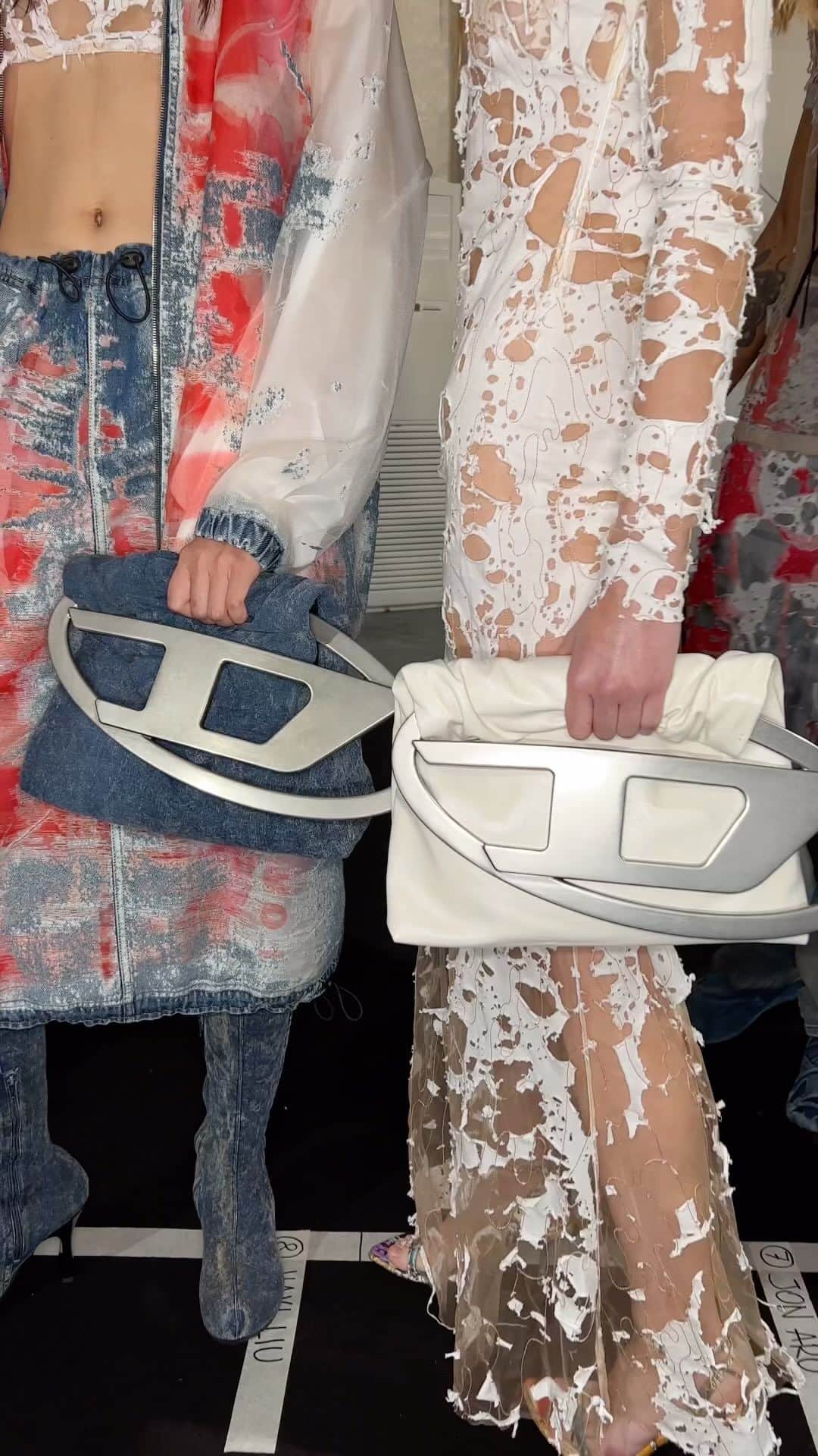 MATCHESFASHION.COMのインスタグラム：「#MFW backstage: bags secured at @diesel ❤️‍🔥」