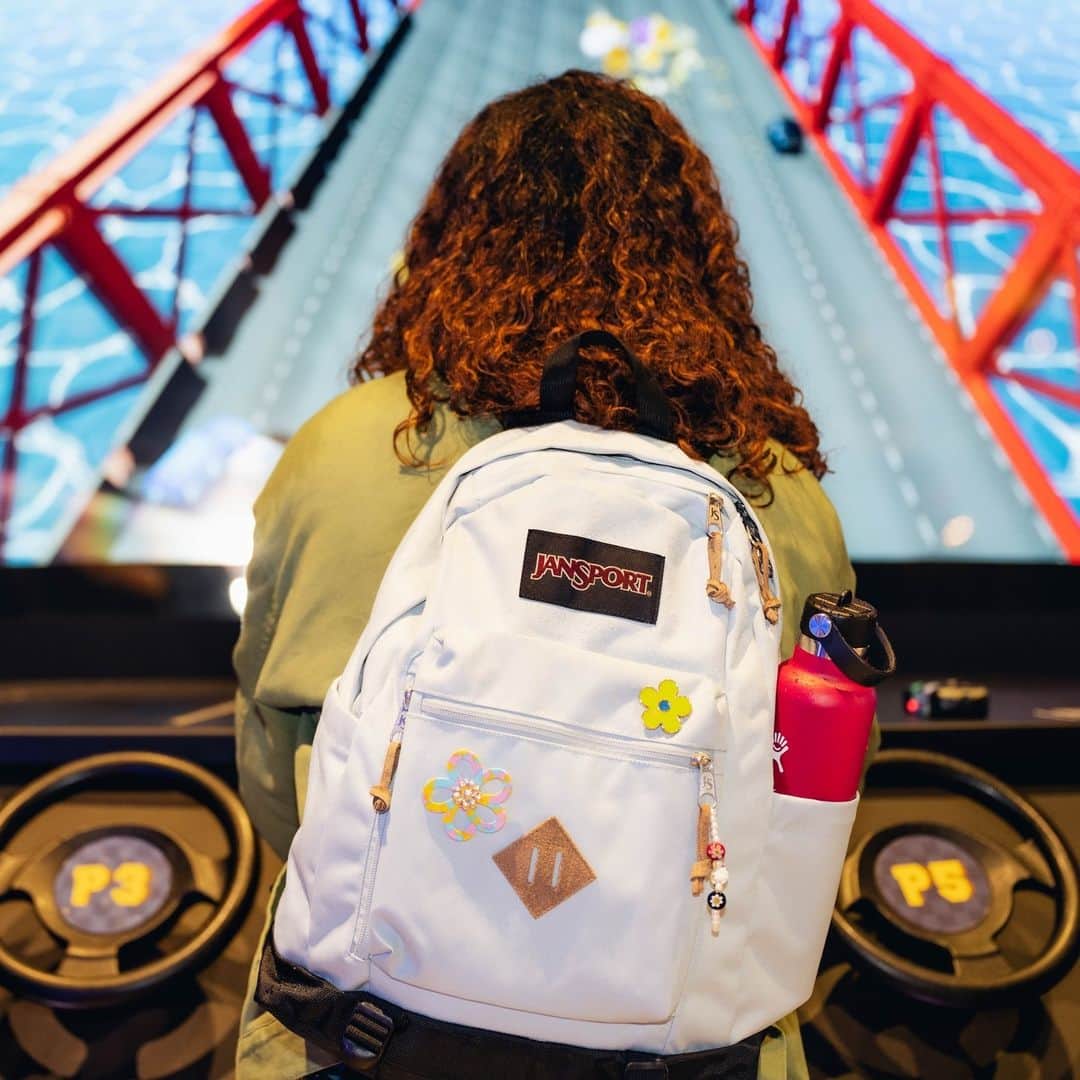 ジャンスポーツのインスタグラム：「Wherever you’re headed, pack the game you got. 🎮 🎒 #AlwaysWithYou」