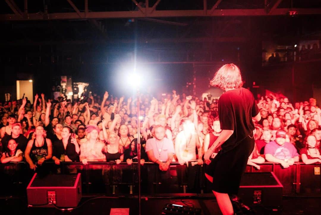 PVRISさんのインスタグラム写真 - (PVRISInstagram)「Thank you to everyone who came to The Godless/Goddess Tour this past month. @tommygenesis, @pompomsquad, and @impoppy, you are legends!  Back on the road next month across the United Kingdom and Europe, and Australia in December.   Photos by @jackieradinsky」9月21日 6時01分 - thisispvris