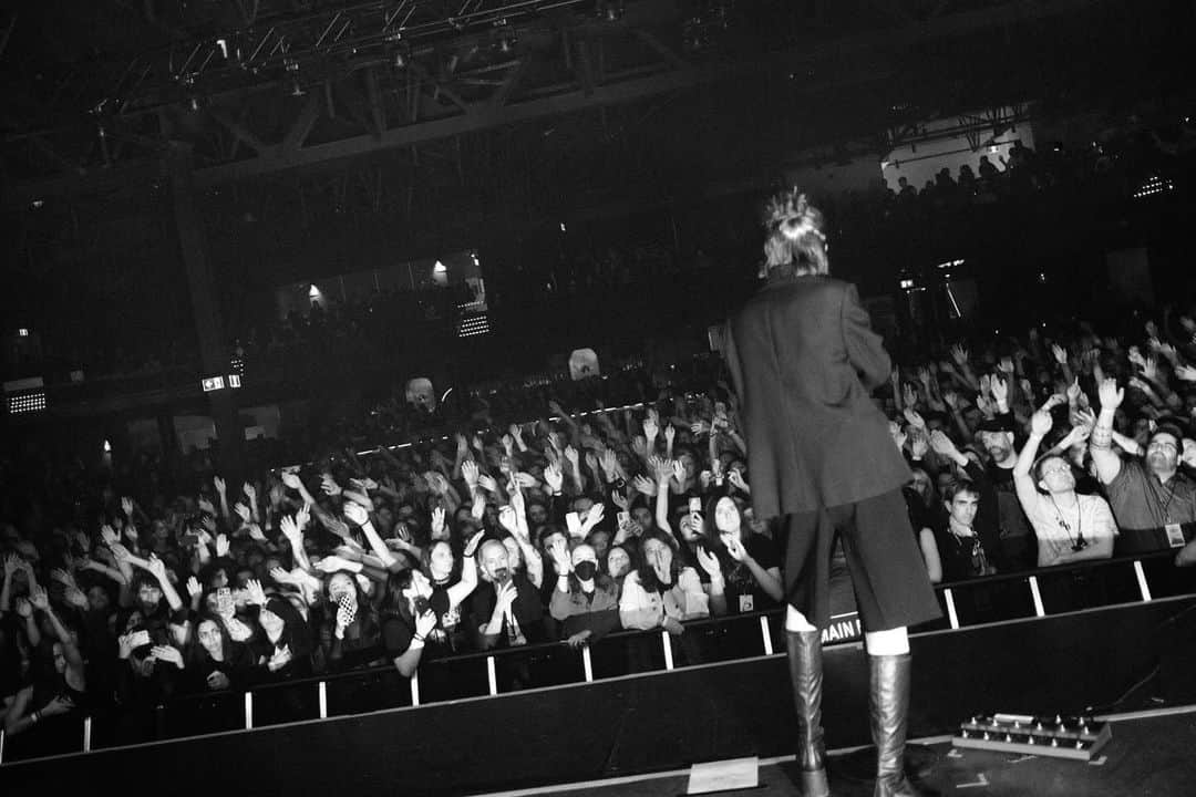 PVRISさんのインスタグラム写真 - (PVRISInstagram)「Thank you to everyone who came to The Godless/Goddess Tour this past month. @tommygenesis, @pompomsquad, and @impoppy, you are legends!  Back on the road next month across the United Kingdom and Europe, and Australia in December.   Photos by @jackieradinsky」9月21日 6時01分 - thisispvris