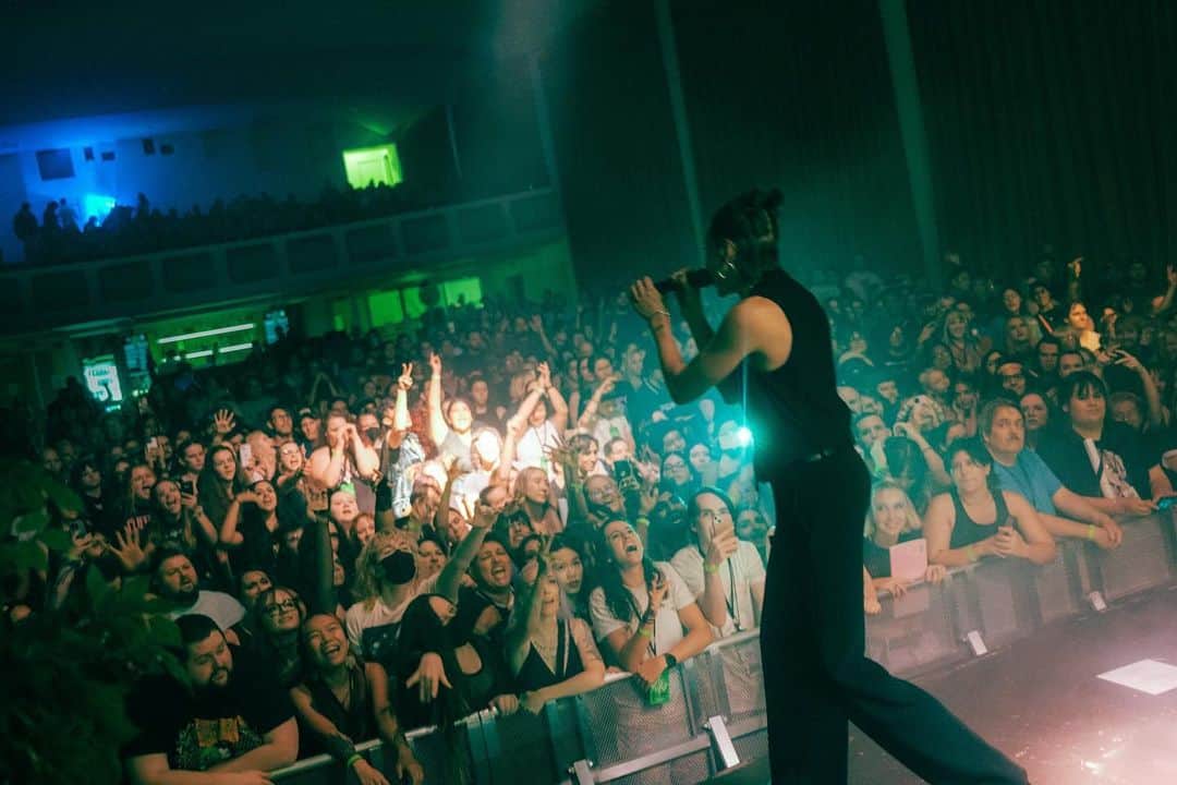 PVRISさんのインスタグラム写真 - (PVRISInstagram)「Thank you to everyone who came to The Godless/Goddess Tour this past month. @tommygenesis, @pompomsquad, and @impoppy, you are legends!  Back on the road next month across the United Kingdom and Europe, and Australia in December.   Photos by @jackieradinsky」9月21日 6時01分 - thisispvris