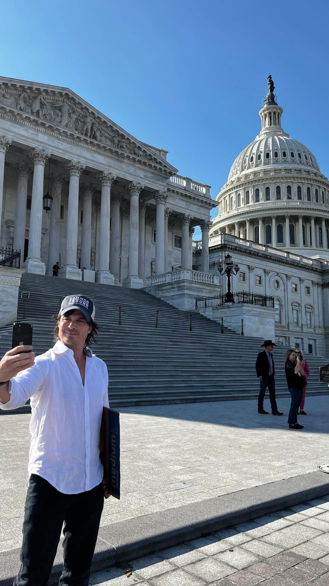 イアン・サマーホルダーのインスタグラム：「Behind the scenes of an incredible day as @iansomerhalder visited @fox5dc and Capitol Hill! 🙌🏻  We spent the day lobbying around #regenerativeagriculture in the 2023 Farm Bill, and had a special screening of #CommonGroundMovie , along with @rosariodawson , @farmgreen13 and @kisstheground 🌱  This is only the beginning! Be part of the movement! 🎟️ click the link in our bio to get your tickets now!」