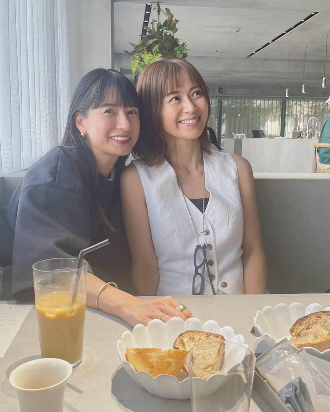 畑野ひろ子のインスタグラム：「久しぶりに集まれた先日のランチ🍴 @patisserie.asakoiwayanagi   食器がアスティエの美味しいご飯😍 いろいろな話も出来て最高の時間でした❣️ 計画してくれたかなちゃん！ありがとう！ #thankyou」