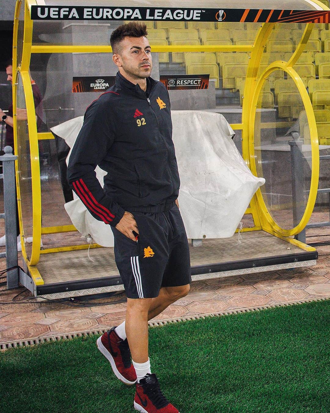 のインスタグラム：「🔜🟡🔴 @europaleague」