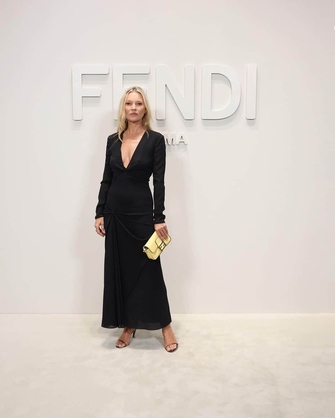 Fendiさんのインスタグラム写真 - (FendiInstagram)「Friends of the House and special guests attended the #FendiSS24 show.  @katemossagency #FendiAmbassador @iza @riccigrams @munroebergdorf」9月21日 6時15分 - fendi