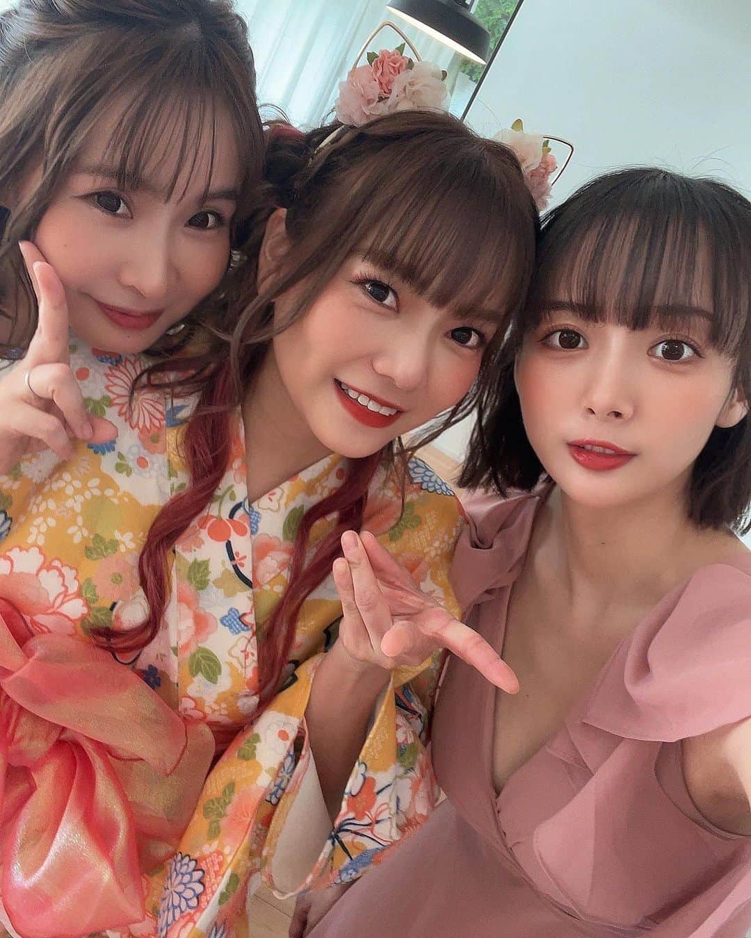 宮内こずえのインスタグラム：「2024年日本プロ麻雀連盟カレンダー！ の撮影時のオフショット💖 コナミスタイルで先行予約開始ししております！ 毎年完売しますので予約はお早めに😊」