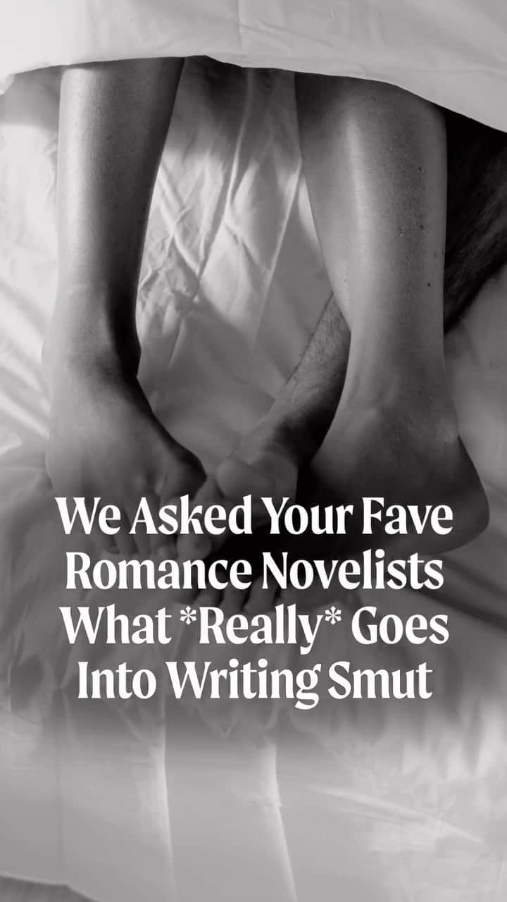 Cosmopolitanのインスタグラム：「Turns out, some of the steamiest passages are put together from the middle seat of a commercial flight. 😈 Read it at the link in bio.」