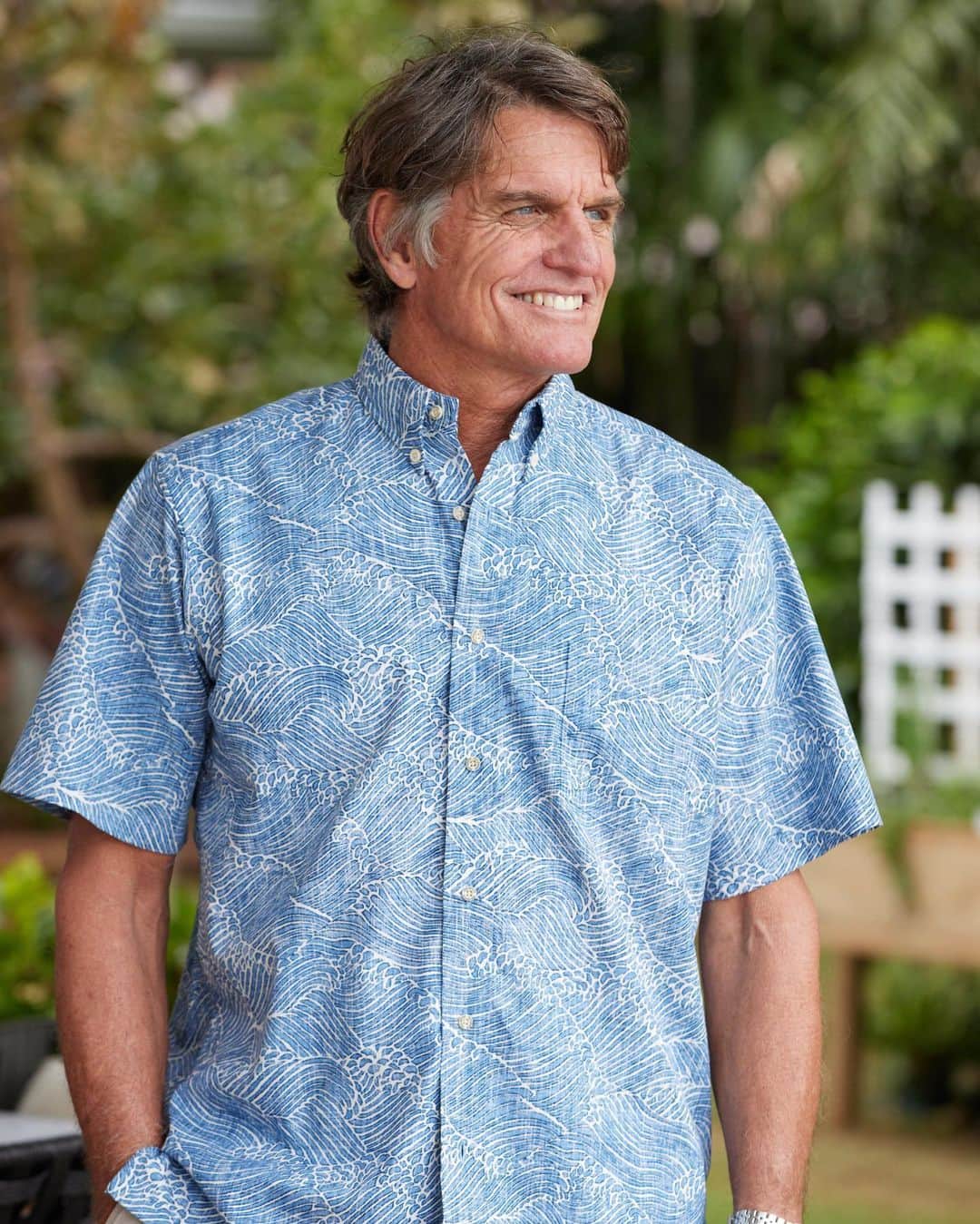 のインスタグラム：「First released in 1980, Molokai Channel is one of our most recognizable and iconic prints. Featuring stylized ocean waves inspired by the infamous stretch of ocean separating Molokai and Oahu, We’re excited to bring the print back in back in navy and black for Fall.」