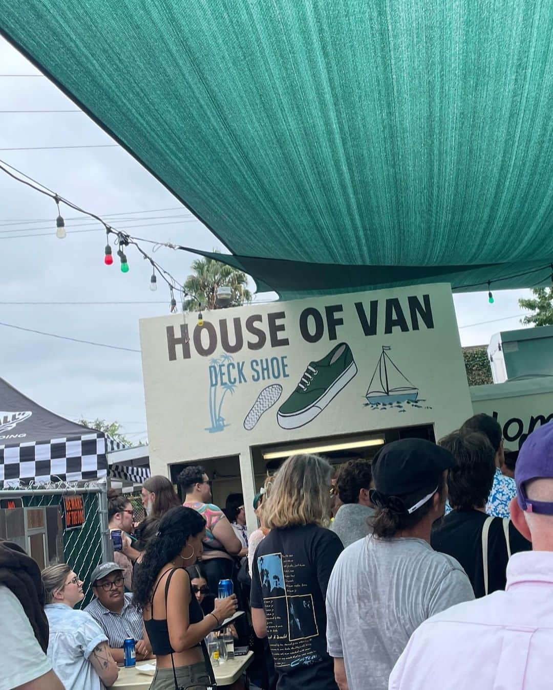 ジュディ・グリアさんのインスタグラム写真 - (ジュディ・グリアInstagram)「@vans you’re loved around the world but SoCal had you first. It was so cool to see where it all started.   #vans #waltsbar」9月21日 6時50分 - missjudygreer