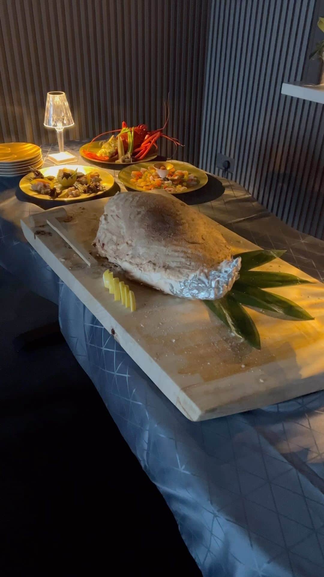まきたんのインスタグラム：「鯛の塩焼き @iki_sushi_dubai」