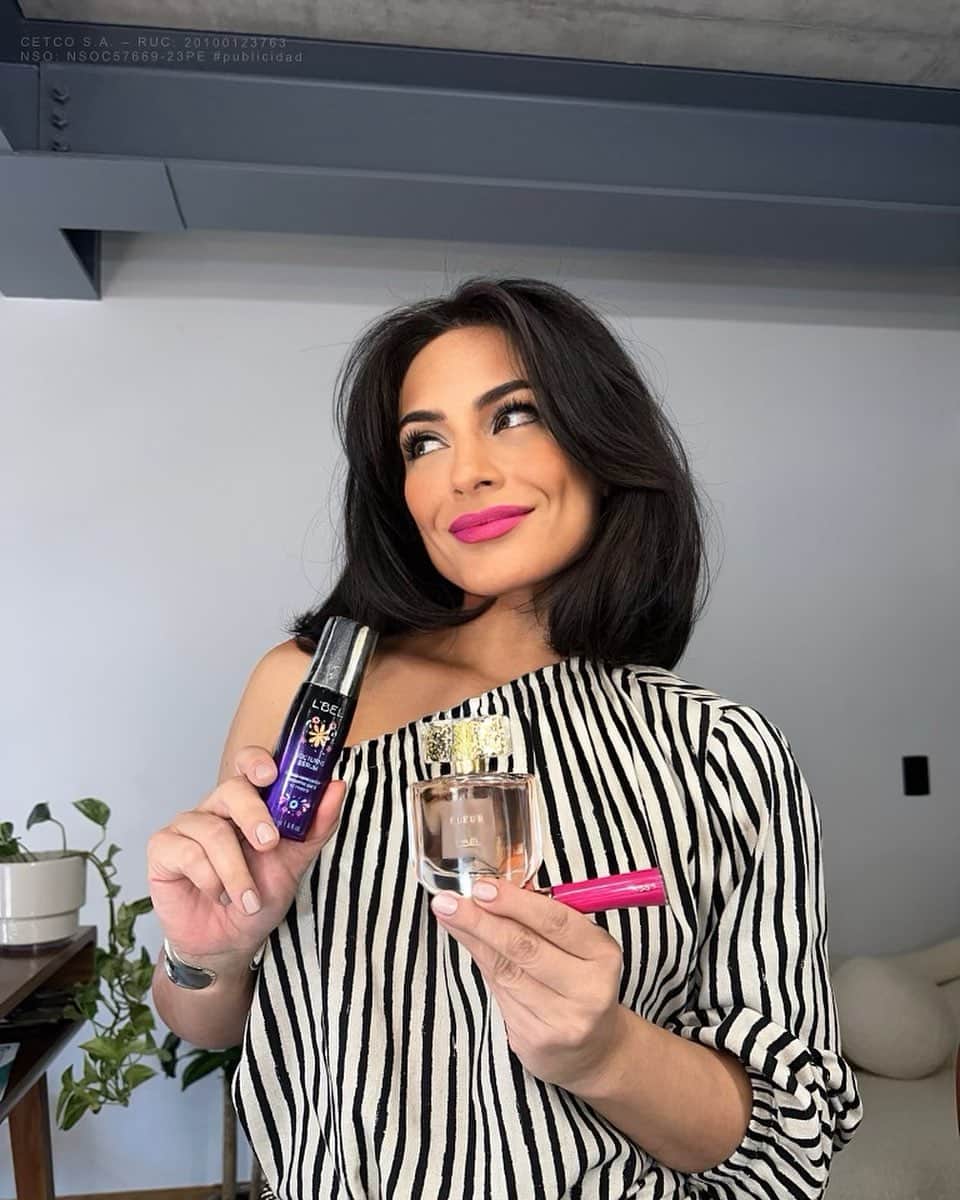 Ana Brenda Contrerasのインスタグラム：「Este mes disfruto mis favoritos de @lbelonline : •Infini Absolu rosa Mexicano  •La edición de Nocturne para fiestas patrias  •Fleur  para llevar la belleza de mi México a donde vaya 🇲🇽  celebremos nuestros colores no solo en las fiestas patrias , siempre 💕」
