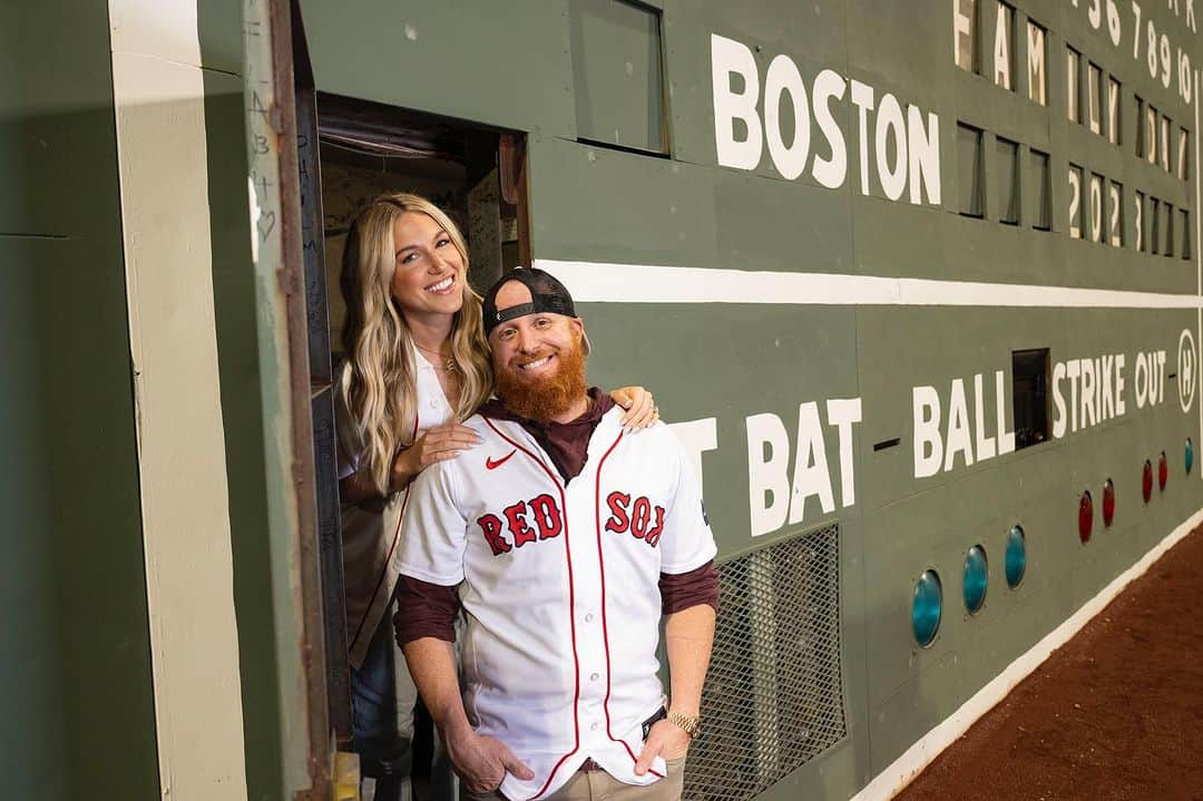 ジャスティン・ターナーさんのインスタグラム写真 - (ジャスティン・ターナーInstagram)「Red Sox Family Day ❤️」9月21日 7時27分 - redturn2