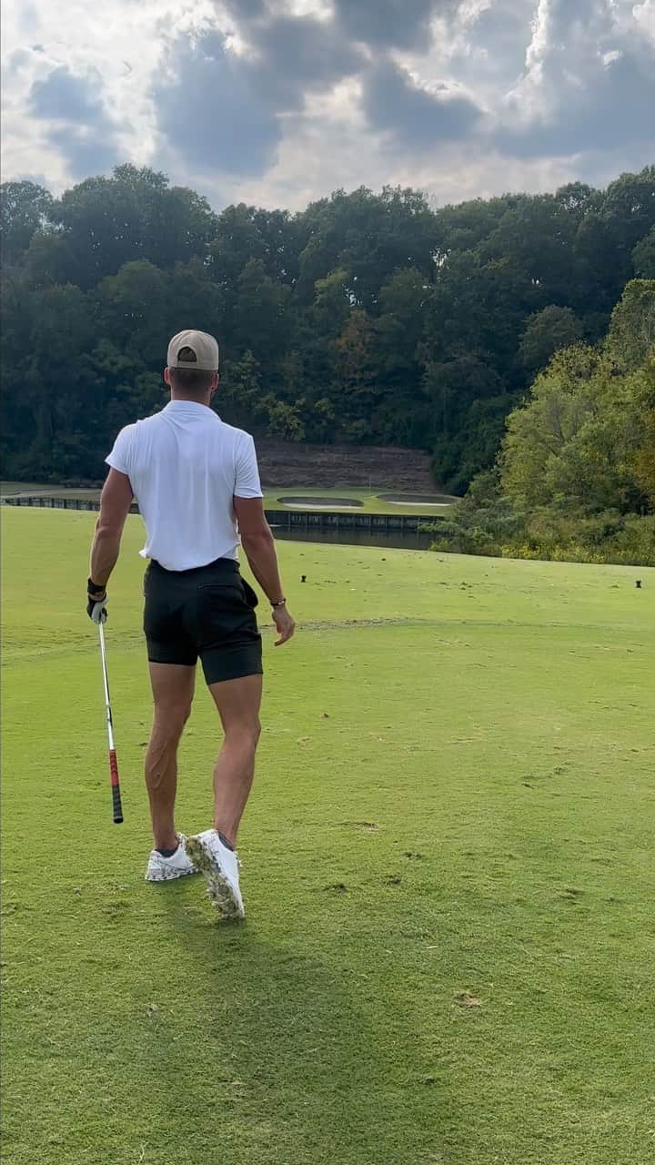 ショーン・ブースのインスタグラム：「Anndd a three putt for bogey 🫡」