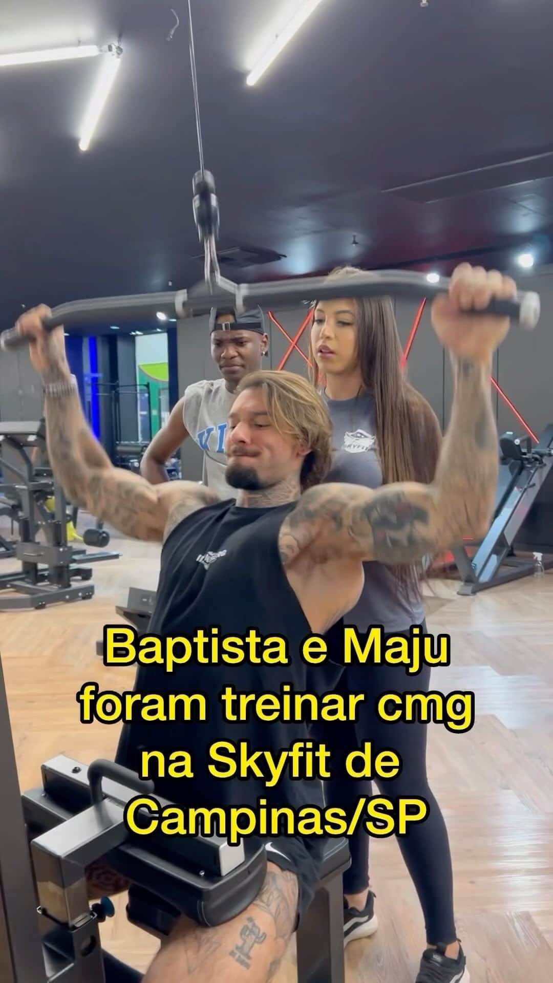 ルーカス・ルッコのインスタグラム：「Dessa vez recebi o @baptista_miranda e a @majumarquescosta_ na nossa nova unidade em Campinas/SP (no Spazio Ouro Verde) pra um treino de costas. Gravamos tudo pro canal da @skyfitacademias 🦅」