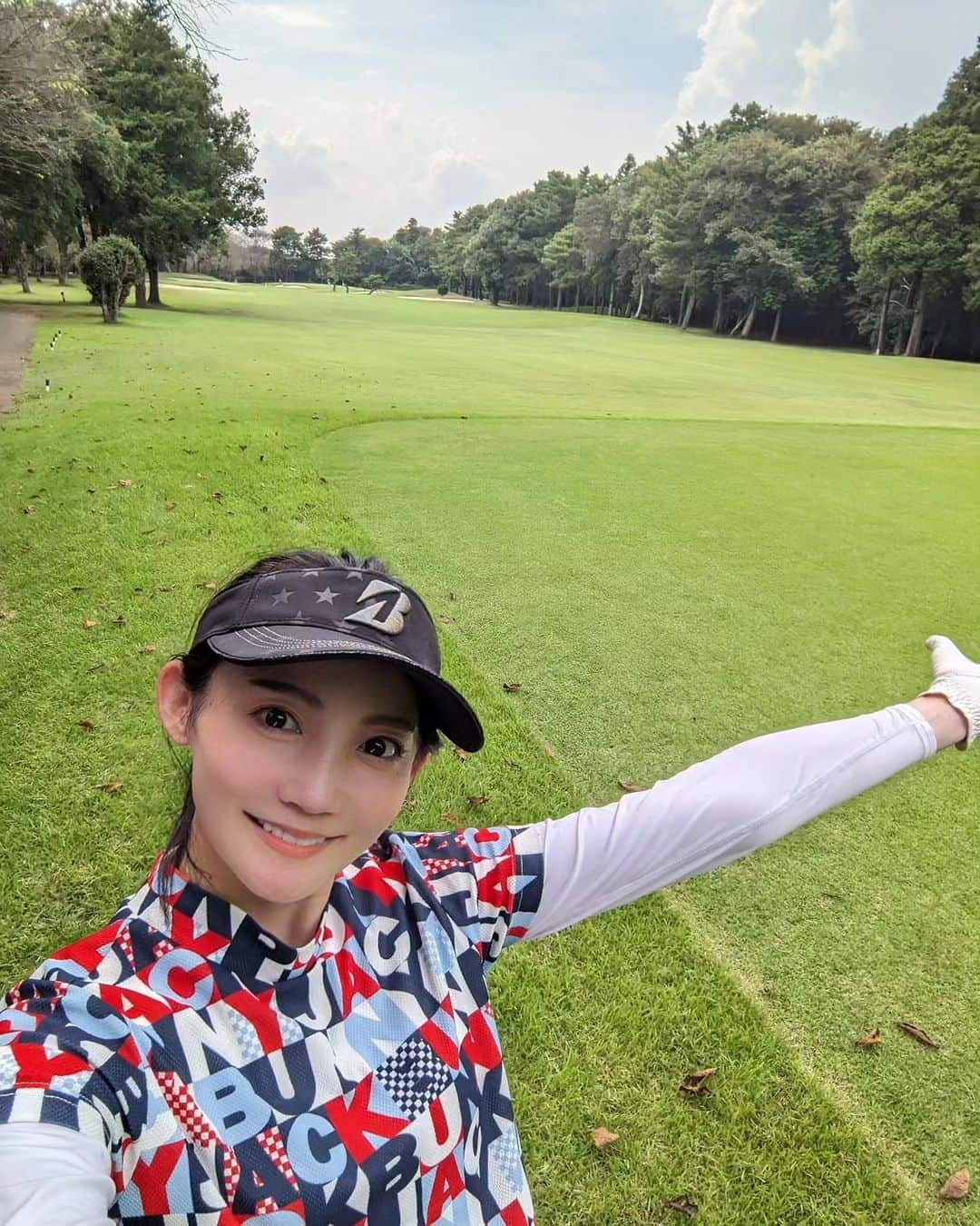 佐々木実季さんのインスタグラム写真 - (佐々木実季Instagram)「2ヶ月振りのゴルフでした⛳✨ 　 太平洋クラブ八千代は、コースもクラブハウスもとても綺麗で食事も美味しくて大好きなコース🏌 まだまだ気温は30℃超えで高かったけど、雲が多くて風も少しあったからラウンドしやすかったよ👍👍 　 午後スルーでしたが、後半土砂降りで18H回れなかったからまたリベンジに行きたいな⛳ 本当に楽しかったーー❣️ 　 #太平洋クラブ八千代コース #ゴルフ #ゴルフ大好き #ゴルフ女子 #🏌#ゴルフ上手くなりたい #ゴルフ好きな人と繋がりたい #ゴルフ女子と繋がりたい #golf #lovegolf」9月21日 7時45分 - miki.sasaki_golf