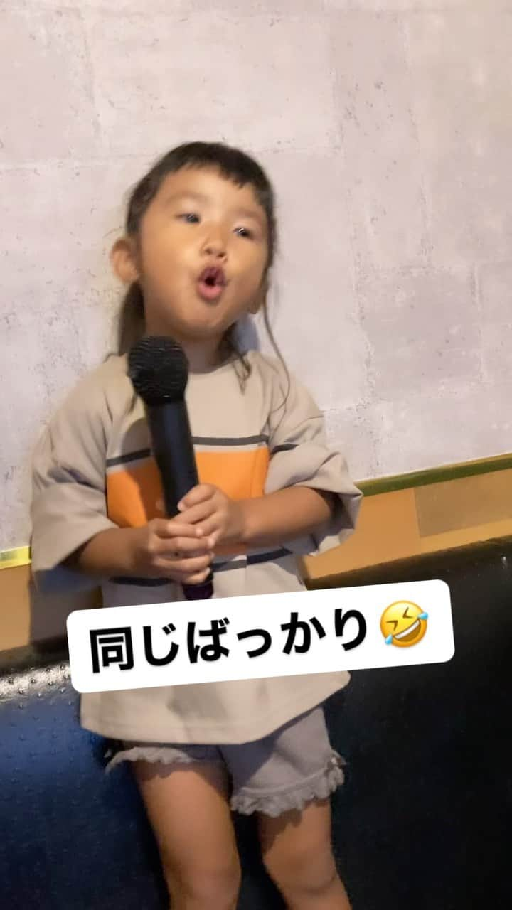 川畑雅秀のインスタグラム：「歌詞がちょっと違うけど、いい歌〜🎵 #3歳 #女の子 #お歌上手だね #月ちゃん #かわばたくん #吉本興業」