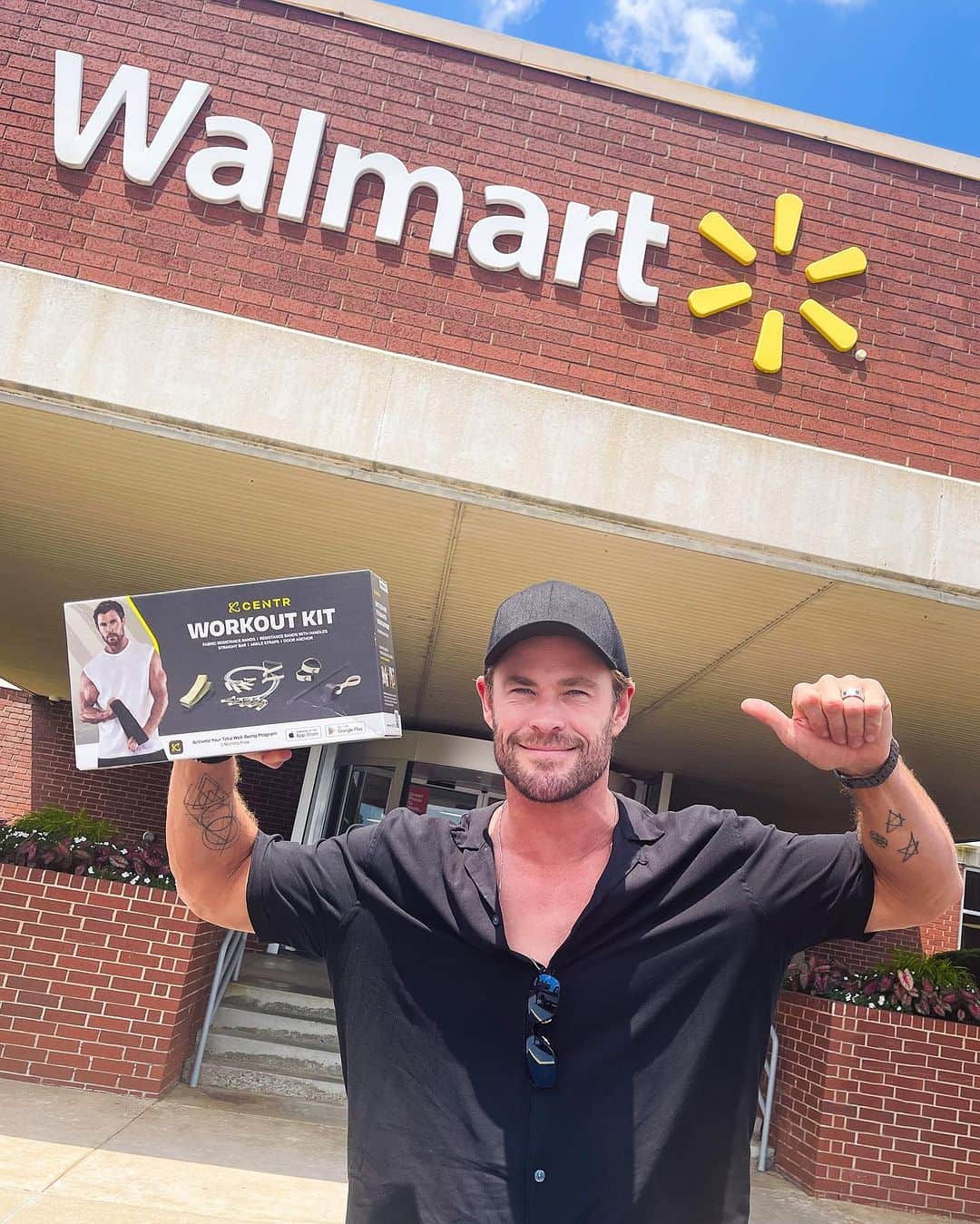 クリス・ヘムズワースのインスタグラム：「Super excited to launch a range of fitness equipment through my partnership between @centrfit and @walmart 🤝」