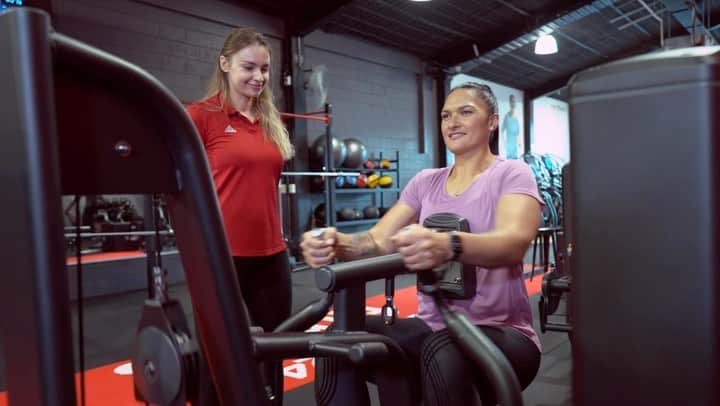 バレリー・アダムスのインスタグラム：「Excited to announce that AIA Vitality is thrilled to partner with Snap Fitness🥳👌🏾.As a valued AIA Vitality member, you now have the opportunity to join Snap Fitness with a brand new 12-month gym membership and enjoy the first 6 weeks completely free! Every time you visit a Snap Fitness club, you’ll earn AIA Vitality Points. ✨ With 60 clubs across Aotearoa and 24/7 access, finding a Snap Fitness location that suits your needs has never been easier. Join us on this journey to thrive and live healthier, longer, better lives🫶.  #AIAVitalityNZ #HealthierLongerBetterLives #StartThriving @aiavitalitynz @snapfitnessnz」