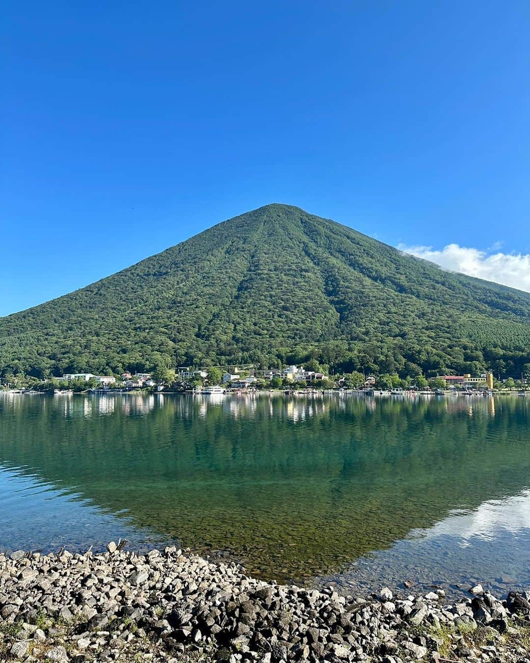 原史奈さんのインスタグラム写真 - (原史奈Instagram)「中禅寺湖の水の綺麗さよ✨ いい景色😉 #夏休み #夏満喫 #夏の思い出 #日光 #中禅寺湖 #旅行 #原史奈  #ゴルフ #ゴルフレッスン #ゴルフ女子 #ゴルフ大好き #golf #ゴルフウエア #ゴルフコーデ #ゴルフグッズ #ゴルフ動画 #ping #g410 #callaway #paradym #paradymmaxfast #even #archivio #アルチビオ #eyevol #cuartounited #instagolf」9月21日 8時11分 - fuminahara