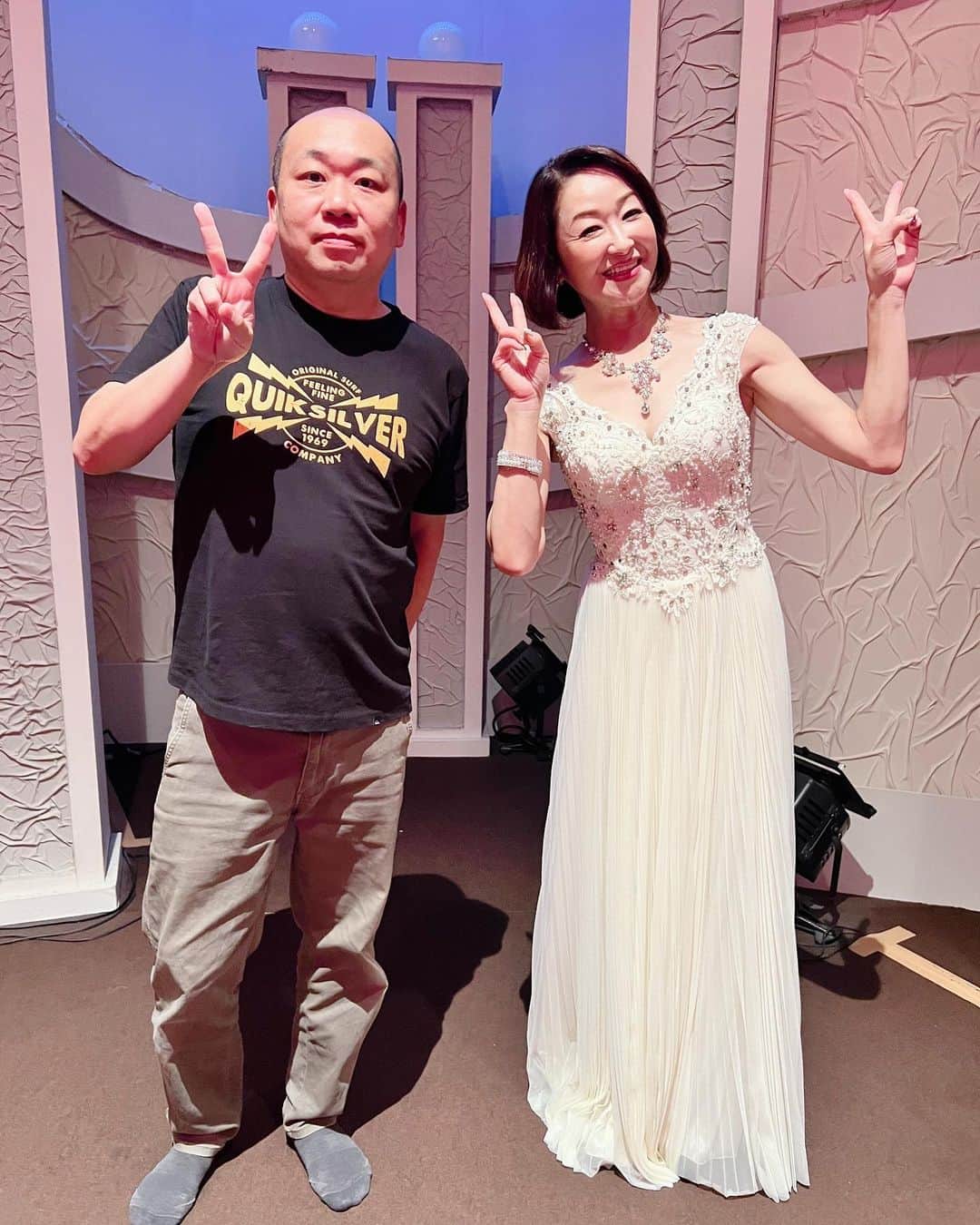 のインスタグラム：「昨夜、長島温泉から帰って来ました。 急遽、バタバタと家を出て 何だか、随分と長島温泉に居たような‥😅 急にも関わらずファンの皆様が たくさん駆け付けて下さり そして新しいご縁もいただき お越しくださった皆様❣️ ありがとうございました。 音響の山田さん、司会の高橋さんお世話になり、ありがとうございました。 今度はいつ伺えるかな？😁 #長島温泉 #湯あみの島 #帰って来ました #ありがとう #enka #singer #thankyou」
