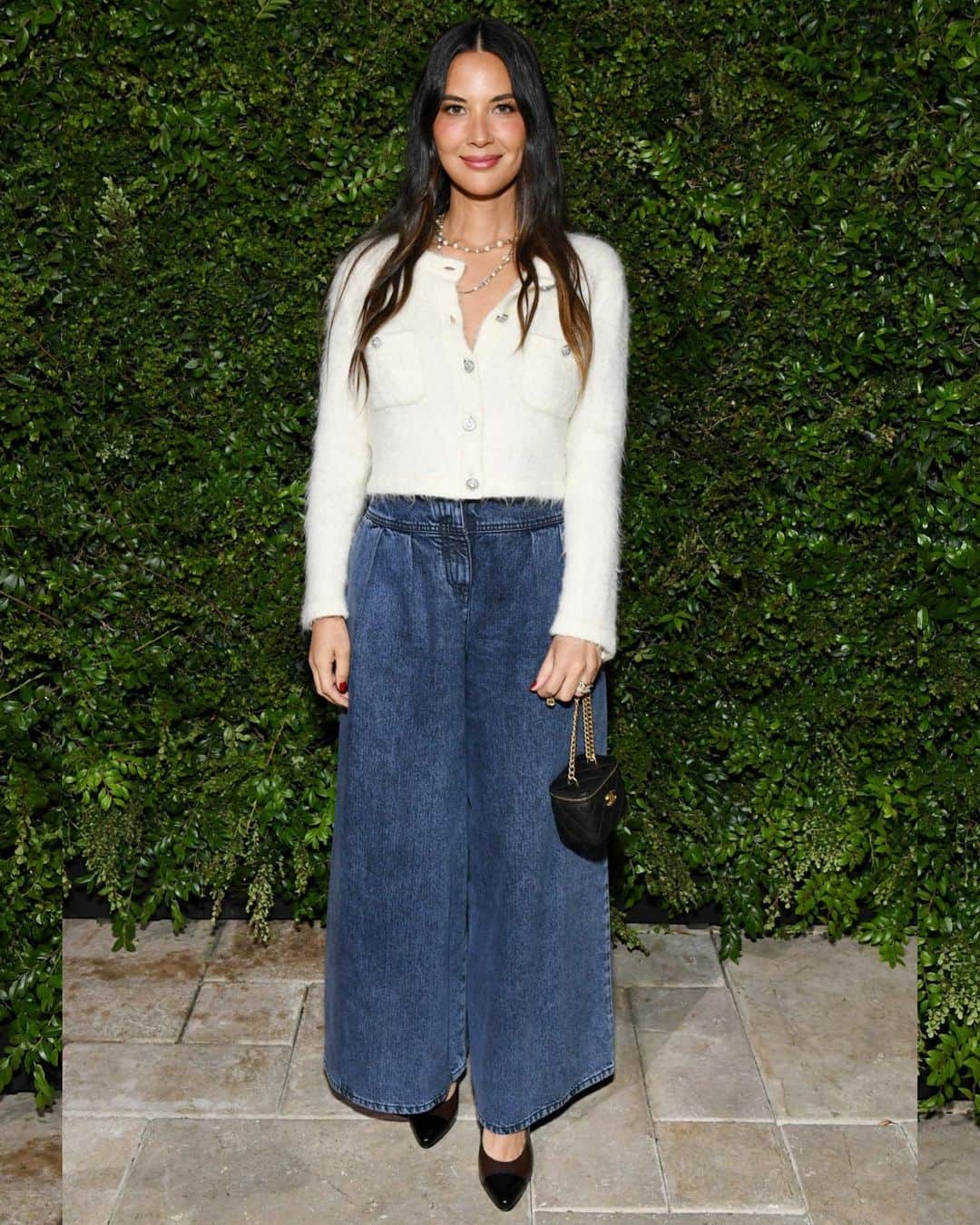Just Jaredさんのインスタグラム写真 - (Just JaredInstagram)「Olivia Munn & John Mulaney stepped out to celebrate the launch of filmmaker Sofia Coppola's new book at an intimate dinner hosted by Chanel. #OliviaMunn #JohnMulaney Photos: Getty」9月21日 8時35分 - justjared