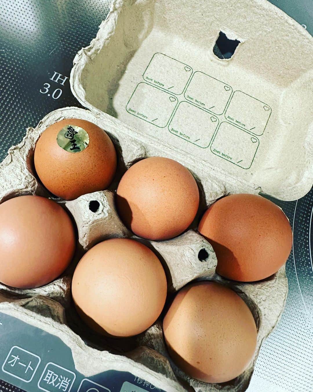 生天目仁美 さんのインスタグラム写真 - (生天目仁美 Instagram)「ガルパン第4話の試写会に行きました。 いやーすごかったわ〜！ 濃い時間でした。 展開が凄過ぎて目が離せなくて 疲れたくらい（笑）  佳奈と一緒に行ったんだけど 佳奈がおすすめの卵をくれた🥚 卵かけご飯にすると美味しいよって。 食べるの楽しみ😊  #ガルパン第4話」9月21日 8時43分 - naba3po