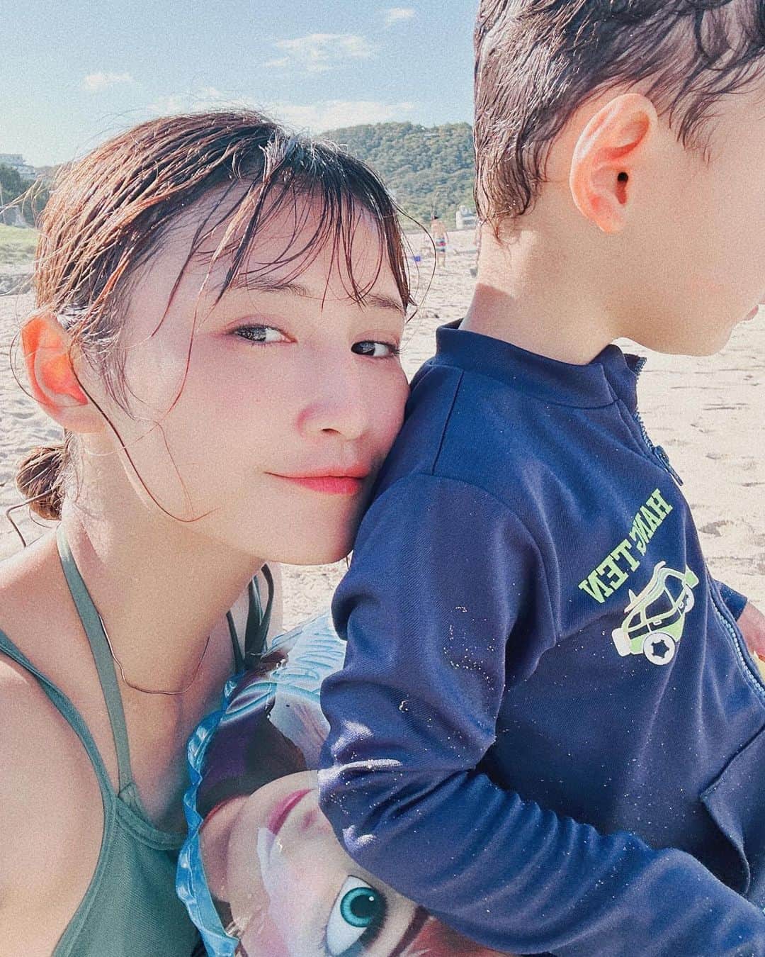 森岡朋奈のインスタグラム：「今年は海2回いけたしプールもいけたし 満喫したなぁ  そして1番好きな季節がやってくる🍂  #3歳男の子  #ママ」