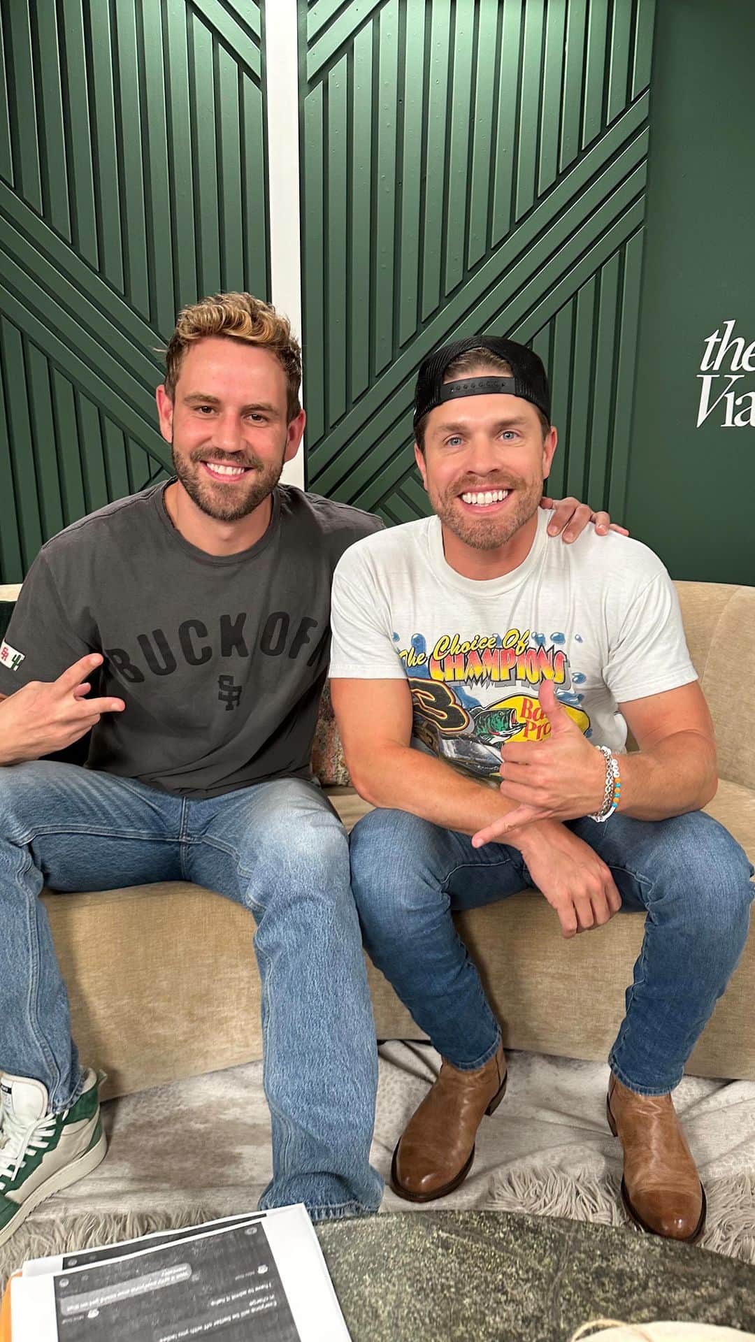 ニック・ビオールのインスタグラム：「Tomorrow!! The incredibly talented Dustin Lynch joins The @viallfiles to discuss his new Album. He opens up about his love life and vulnerabilities around love and dating. Plus Bethany has gone full villain, Taylor’s new man, and a wild Texting office hours!  See you tomorrow!」