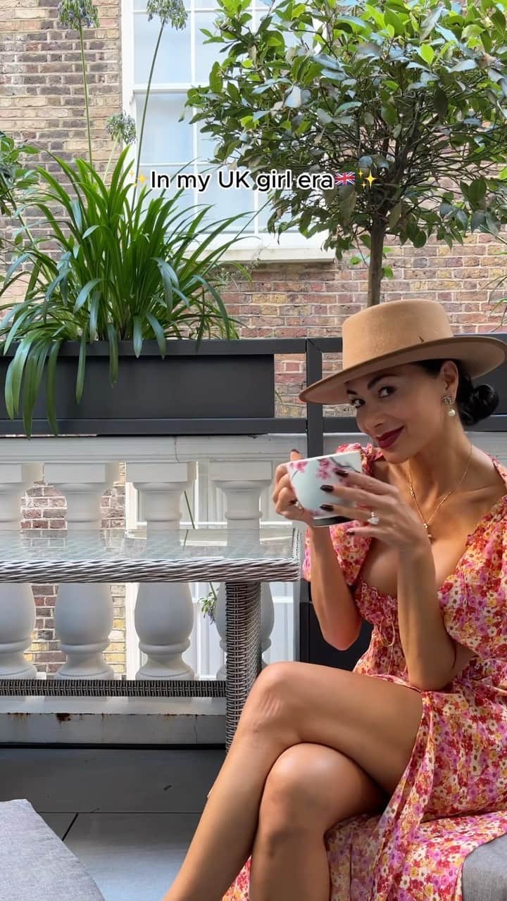 ニコール・シャージンガーのインスタグラム：「In my UK girl era 🇬🇧✨」