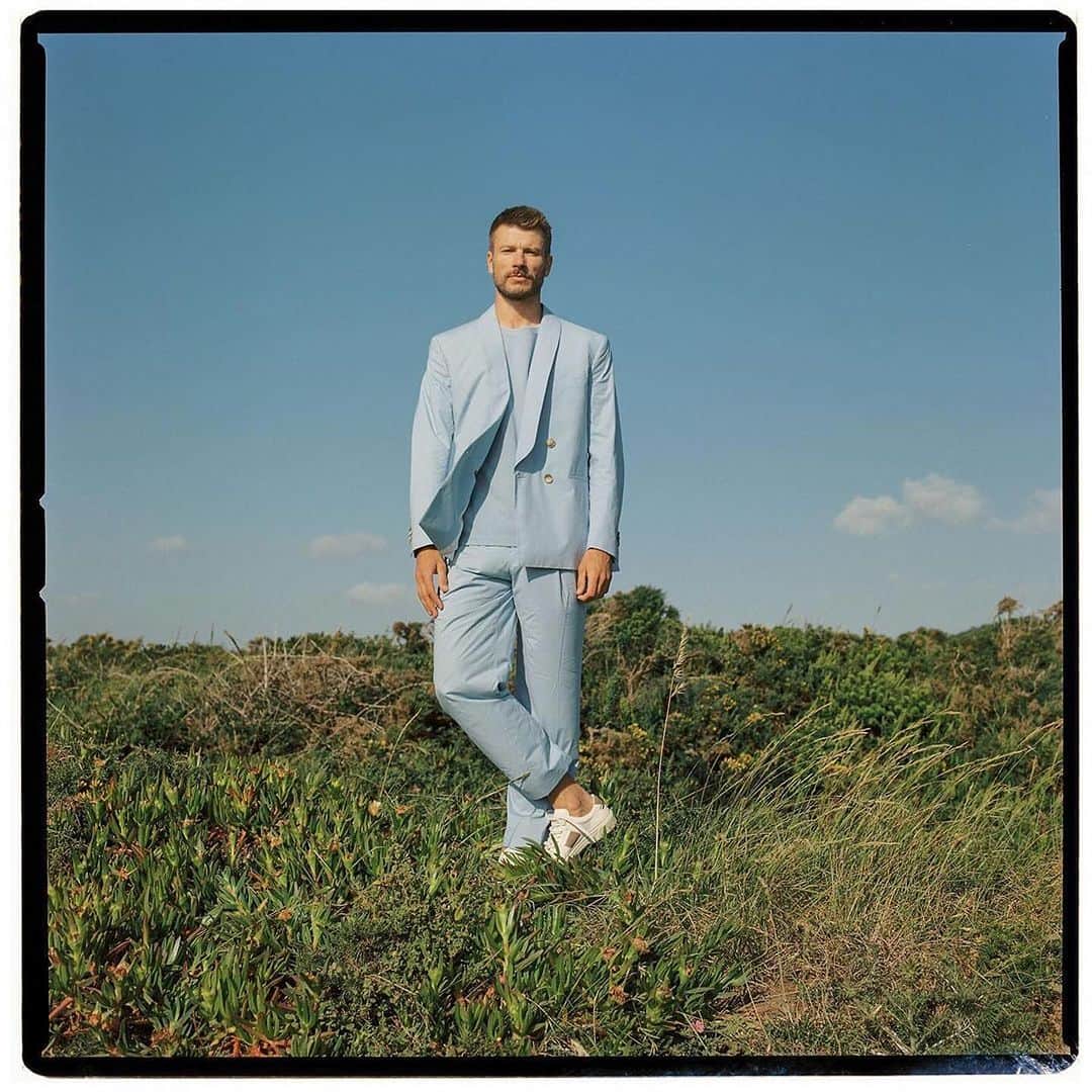 Rodrigo Hilbertのインスタグラム：「Ensaio @gqbrasil 🩵  foto: @daryandornelles」