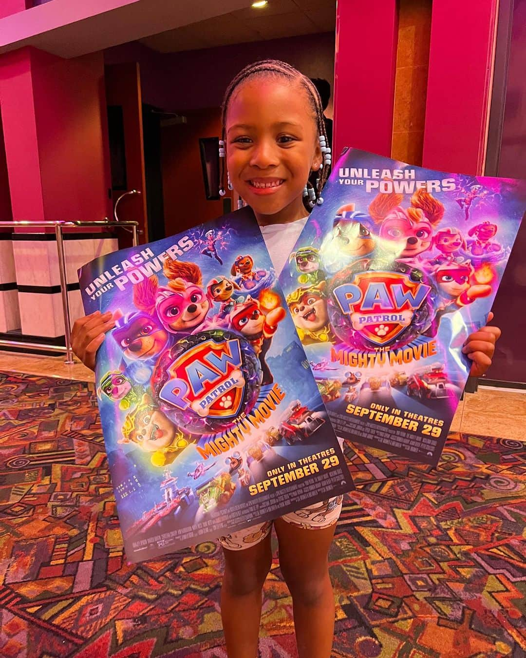 アリソン・フェリックスのインスタグラム：「Have you seen anything cuter? Watching Camryn’s face light up during @PAWPatrolMovie was everything, especially when her favorite character, Chase, came on.   #PAWPatrolMovie」