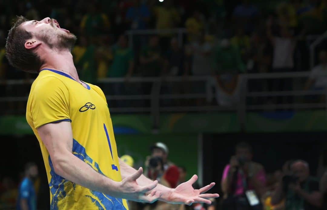 ブルーノ・レゼンデのインスタグラム：「Contando os dias pra sentir a energia positiva e "caótica" do Maracanãzinho!!! Precisamos do apoio de vocês 👊🙌🇧🇷 Foco, Força e Fé」