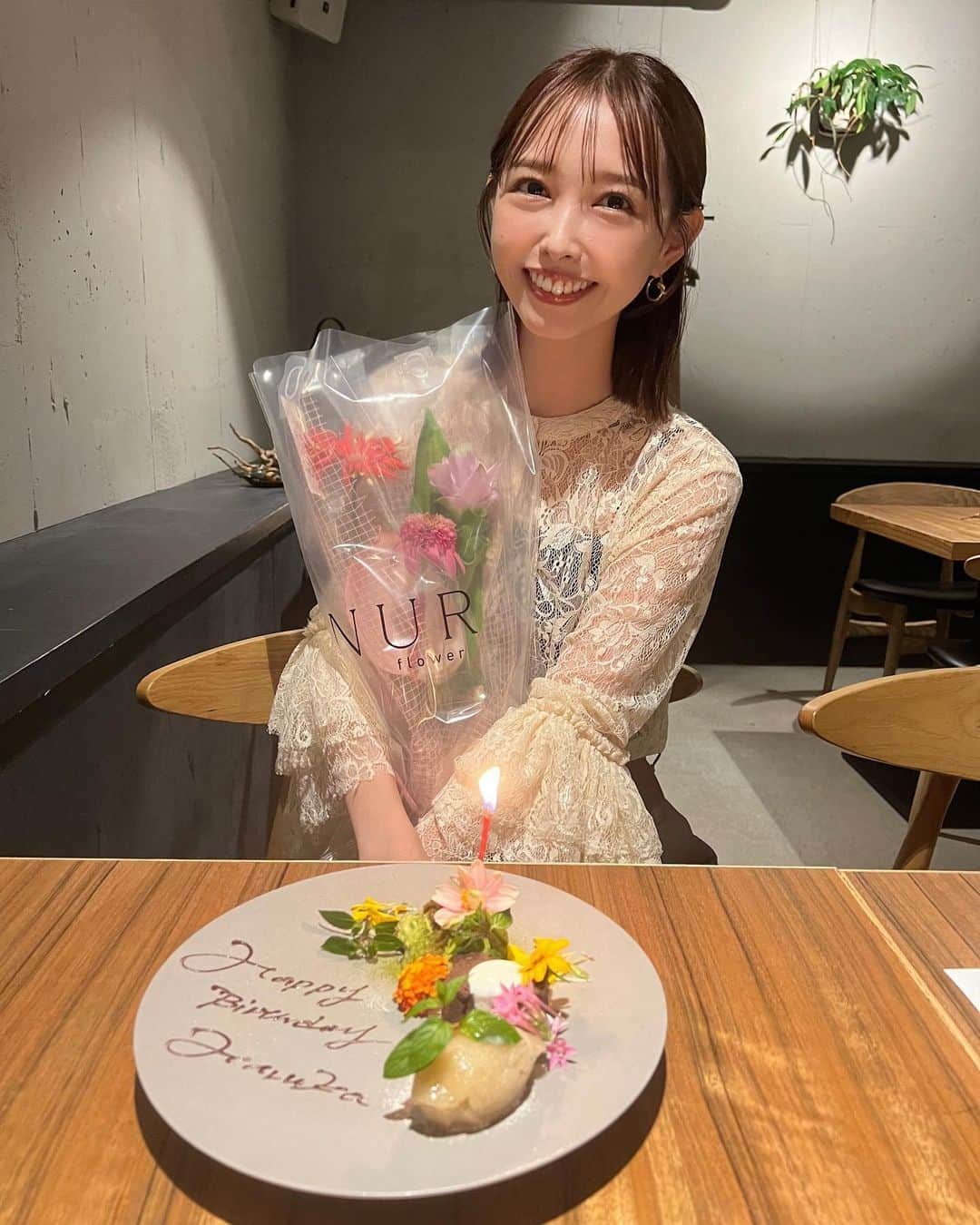 山内遥さんのインスタグラム写真 - (山内遥Instagram)「.  🌳🍃🎂💐‎🤍  るぅが3ヶ月遅れのお誕生日おめでとうって 素敵なお店でお祝いをしてくれた‎♡ @___r_u_k_a___  ありがとう🕊‎🤍 .」9月21日 9時33分 - haruka__yamauchi