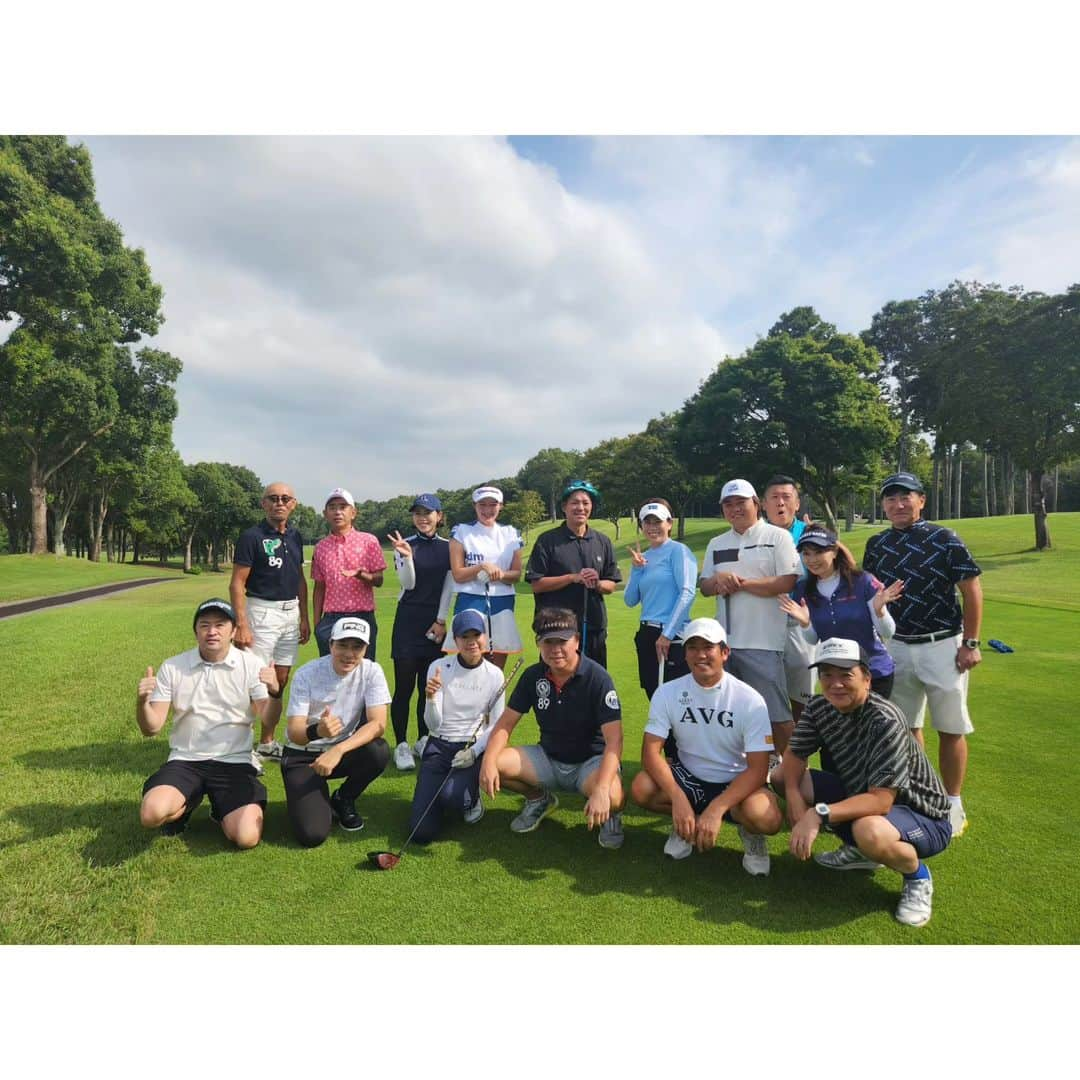 竹末裕美さんのインスタグラム写真 - (竹末裕美Instagram)「昨日は久しぶりの🅱️の会⛳ 黒田アーサーさん、栗田貫一さん、武田さんとカメリアヒルズカントリークラブでラウンド⛳ この組はみんなお上手で、ガチ組でした！ ずっと笑いっぱなしでお腹が痛かった😂 このメンバーは本当に大好き❤️  アゼスト清水会長、平尾さん、🦍さんいつもありがとうございます🙇  男子プロの北川祐生プロも参加👏大好きな松原侑美ちゃんも😊  #プロゴルファー#女子プロゴルファー#男子プロゴルファー#ゴルファー#アゼスト#アゼストグループ#カメリアヒルズカントリークラブ#木村円#松原侑美#前田雄一郎#黒田アーサー#栗田貫一#矢部美穂#堀井美沙子#服部真之介#平尾亜希矢#北川祐生#ロサーセン#ウェア」9月21日 9時50分 - hiromitakesue