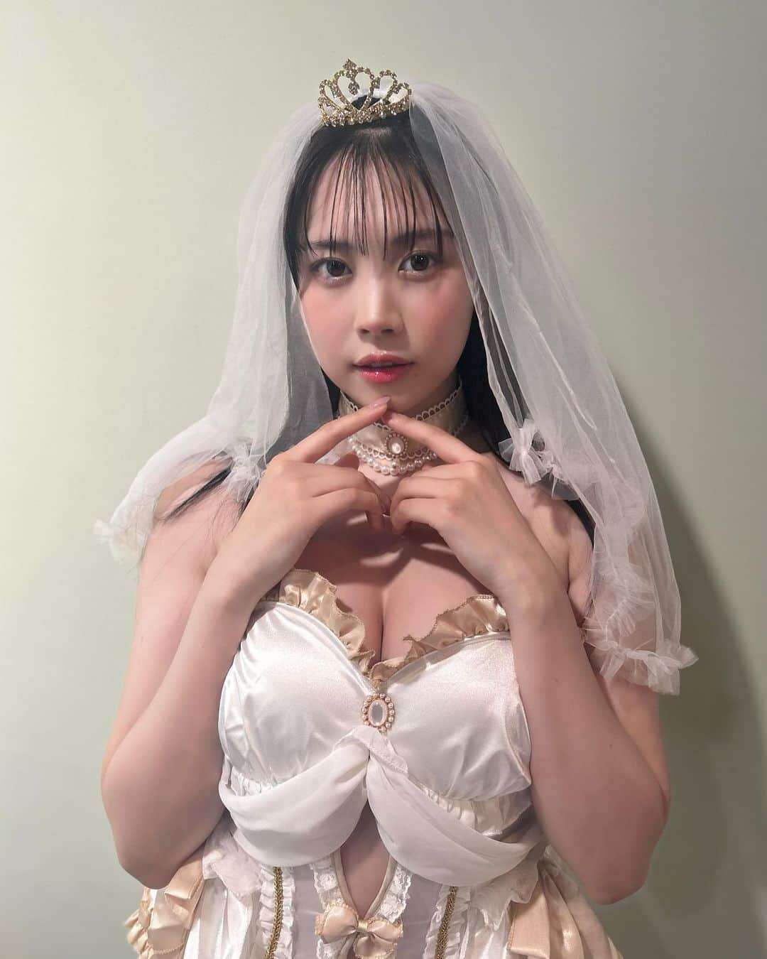 篠見星奈さんのインスタグラム写真 - (篠見星奈Instagram)「. 🕊️🤍✨  . #gravure #グラビア #週プレ #クリアストーン #コスプレ #ウエディング  #篠見星奈」9月21日 20時51分 - shinomi_seina