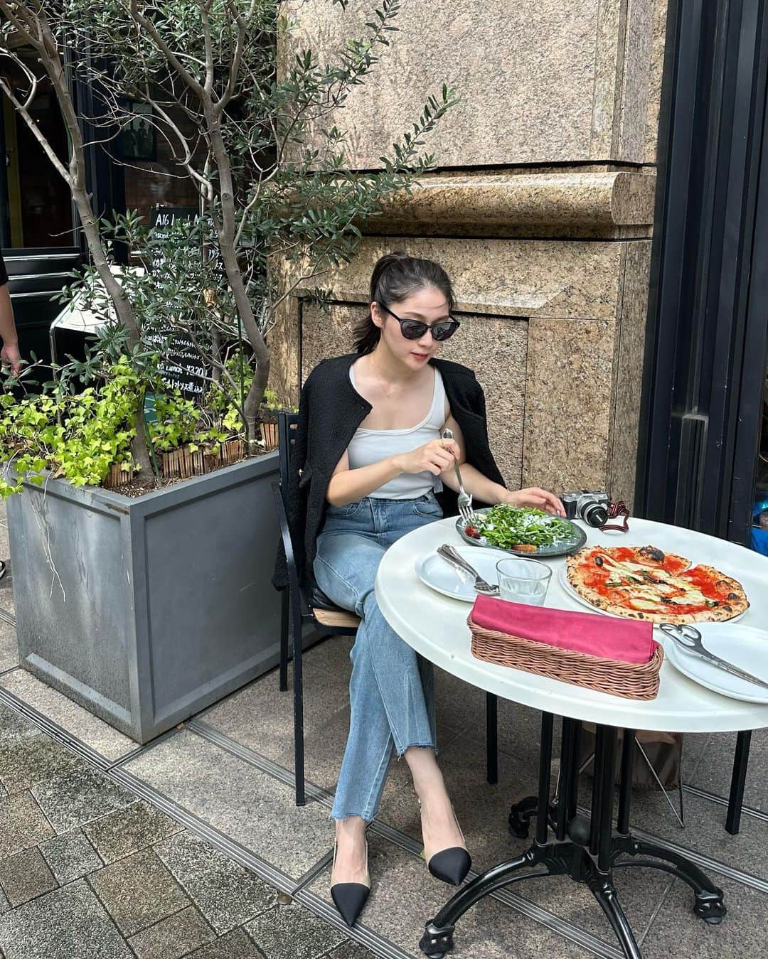 熊谷江里子のインスタグラム：「ストーリーに載せたらたくさん質問着てたコーデ◎ インナーとバッグ以外 @shein_japan です◎ 2枚目のオフショルのニットも可愛かった♡  11178188/1116270/16564356/12405680/2285418/20040698/10631106  クーポンコード：kumagai お買い上げ金額1～5,999円まではセール価格より15%OFF、6,000円以上は 20%OFFが適用されます！利用期限は12月31日まで✔︎  #SHEINforall #SHEIN #SHEINpartner #ad #今日のコーデ #OOTD #shein購入品」